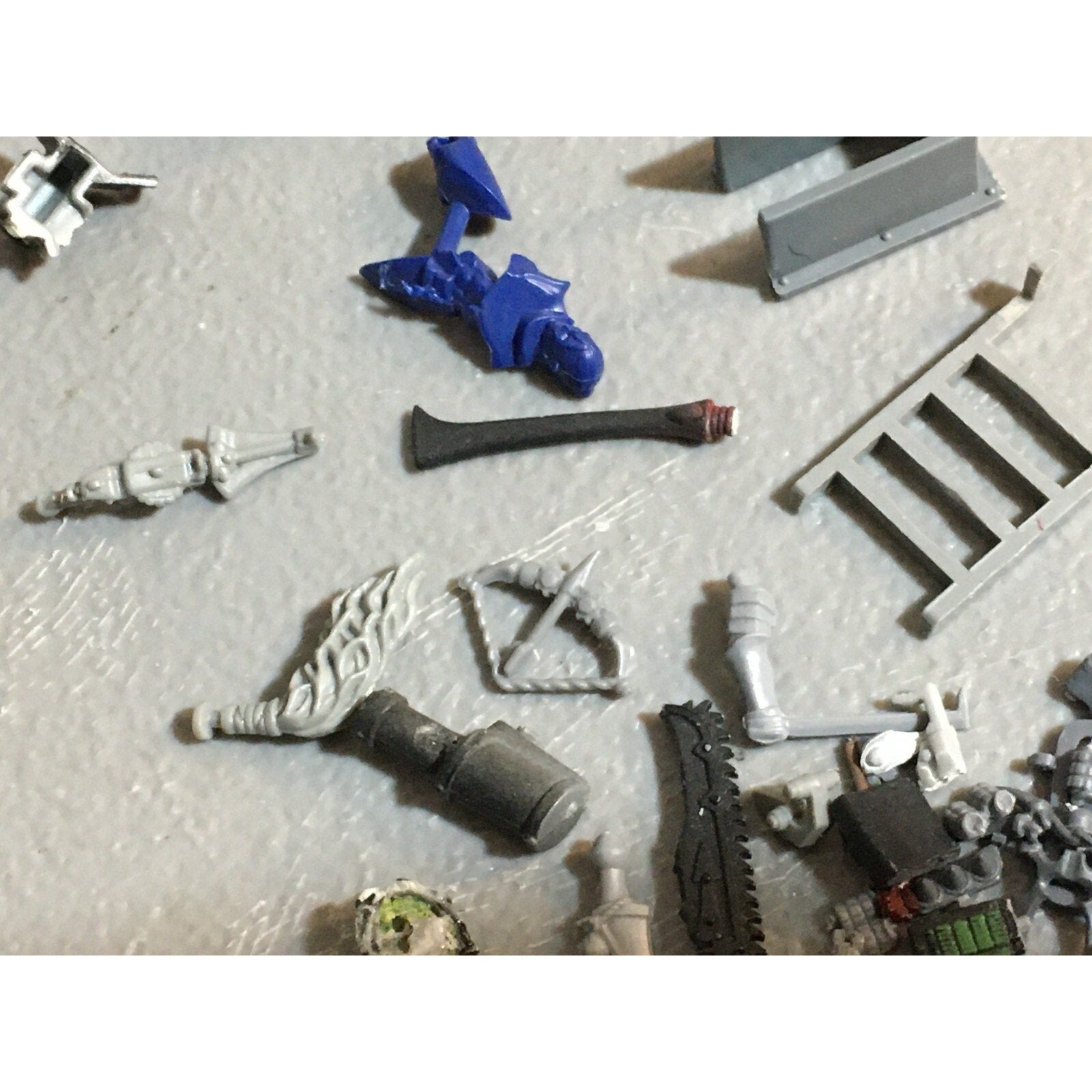 A23493 WARHAMMER FANTASY 40K BITS LOT MIXED RANDOM GAMES WORKSHOP GW