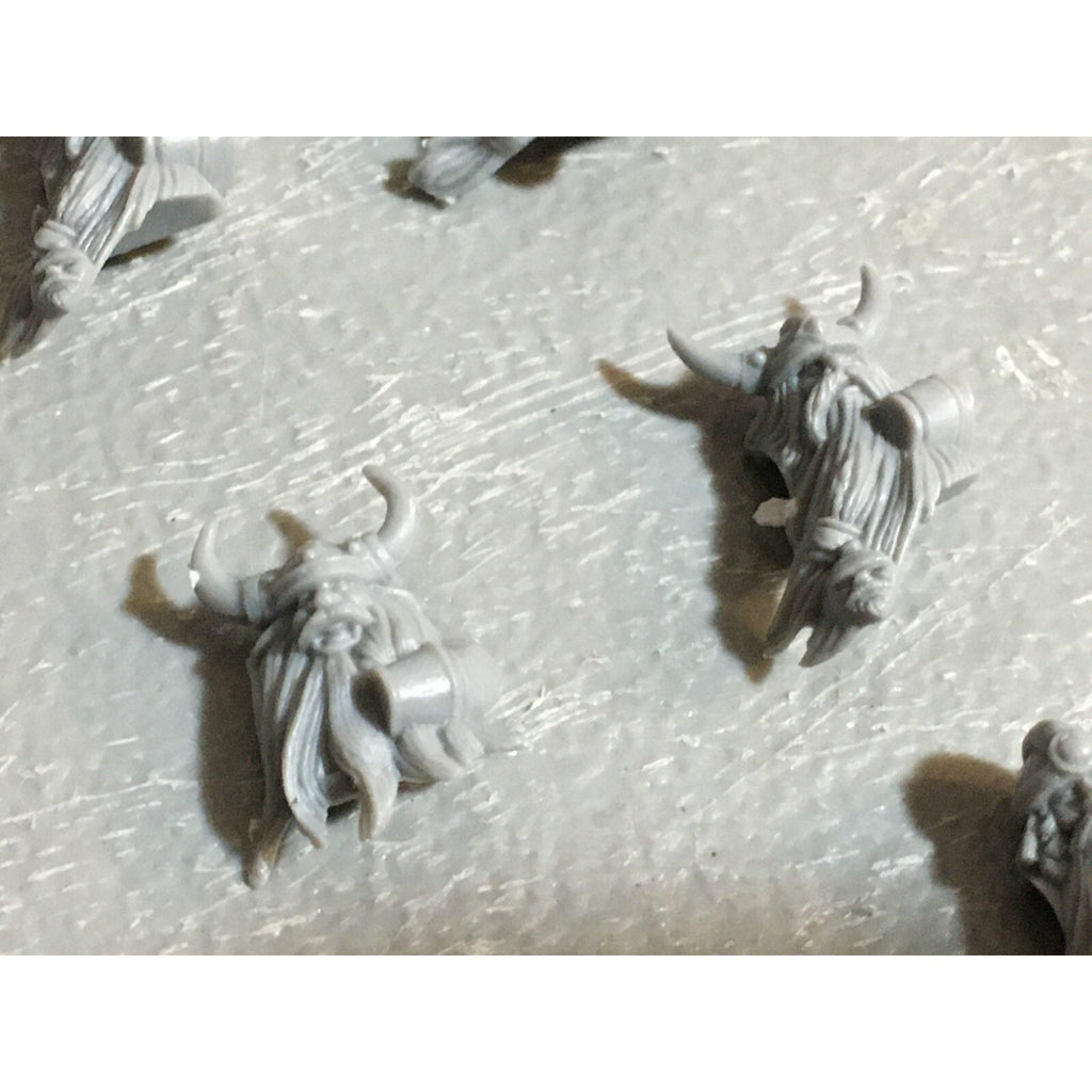 A23401 WARHAMMER FANTASY DWARFS BITS LOT WARRIORS TORSO BANNER GAMES WORKSHOP GW