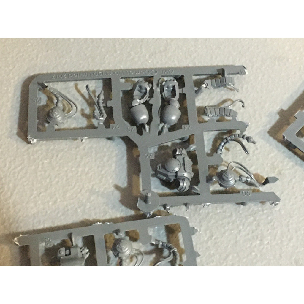 A33673 WARHAMMER 40K SPACE MARINES BITS ON SPRUE LOT PRIMARIS GW GAMES WORKSHOP