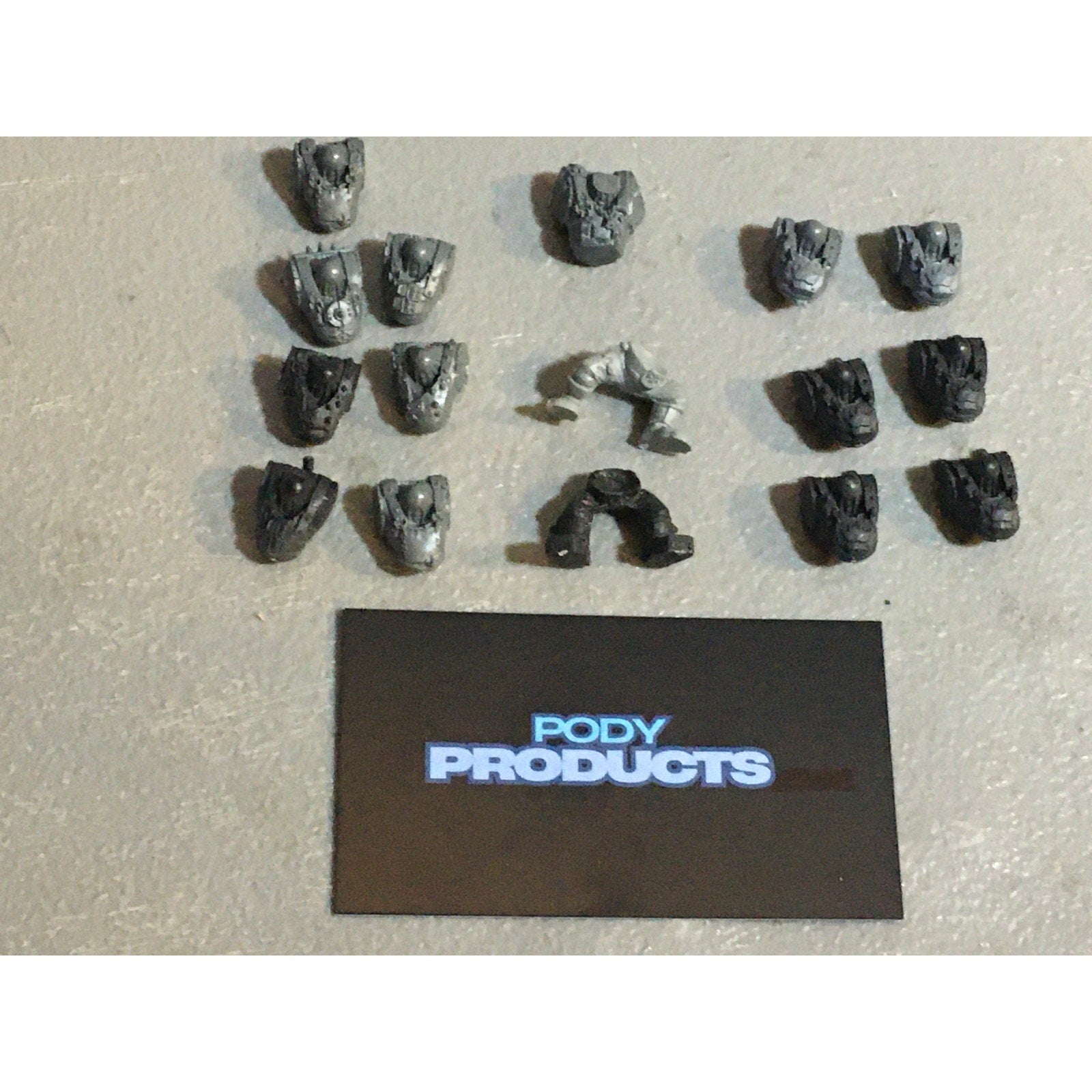A33561 WARHAMMER 40K SPACE ORKS BITS LOT TORSO CHEST LEGS GW GAMES WORKSHOP