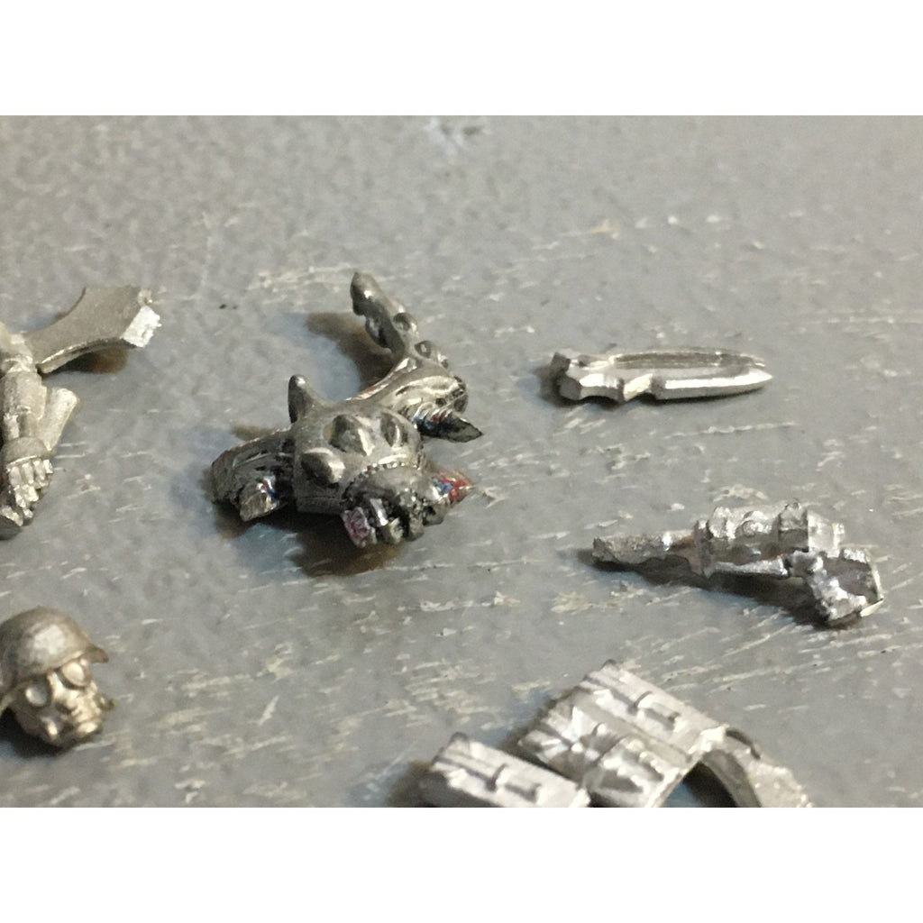 A32577 WARHAMMER 40K MIXED RANDOM BITS LOT ALL METAL POUCH HOLSTER GW