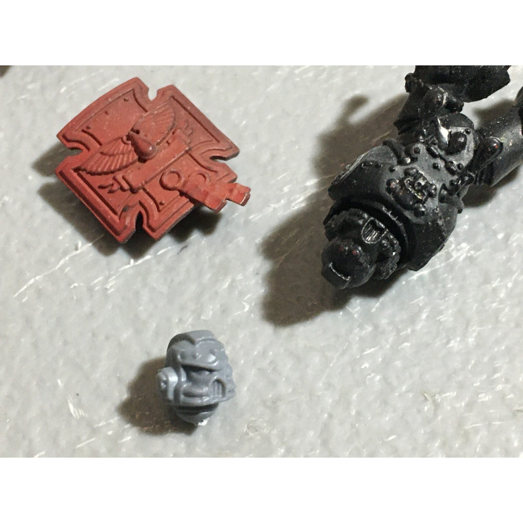 A22597 WARHAMMER SPACE MARINES BLOOD ANGELS MIXED CLAWS SHIELD BITS LOT GW