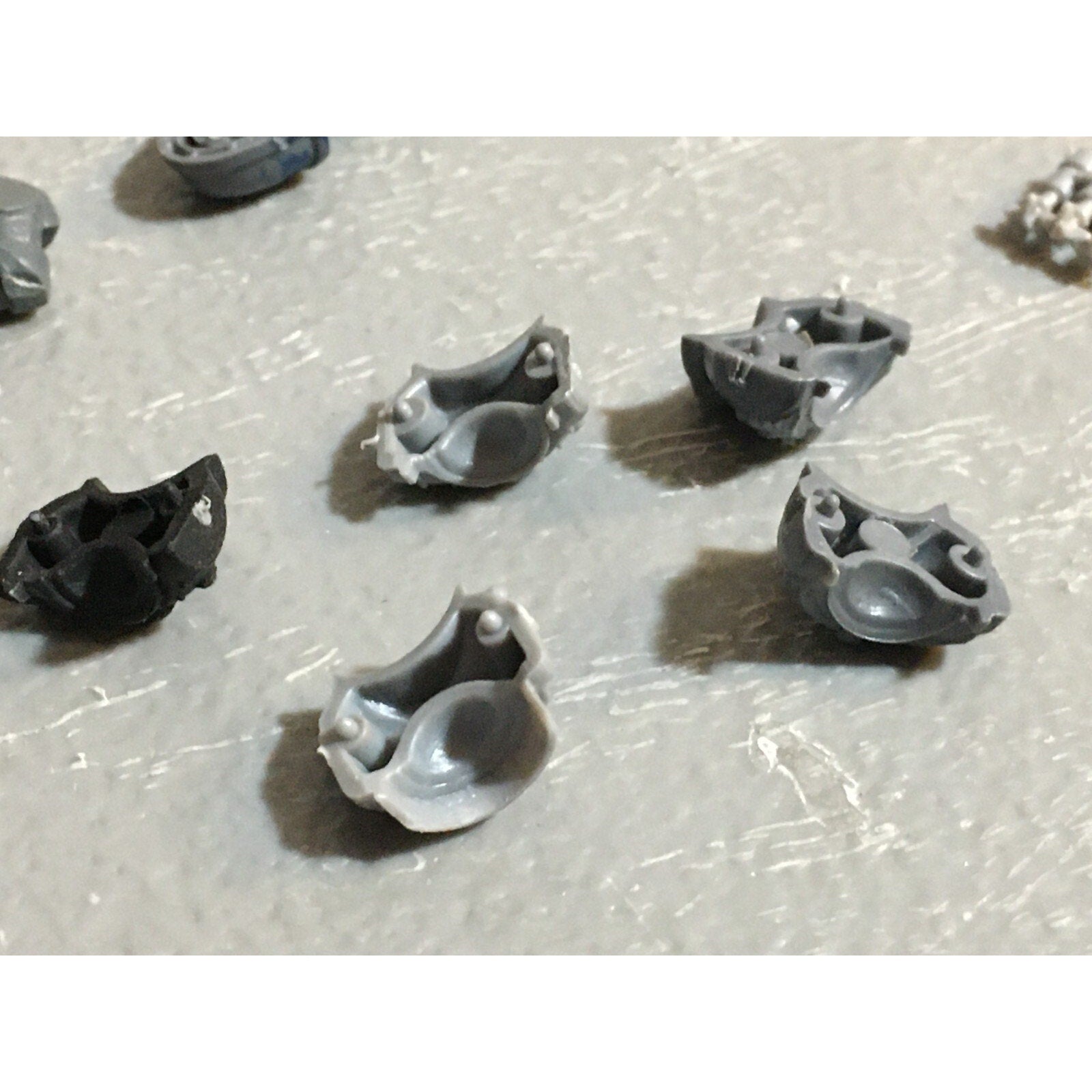 A23089 WARHAMMER 40K SPACE MARINES BITS LOT MIXED MISSILE TORSOS SHOULDERS GW