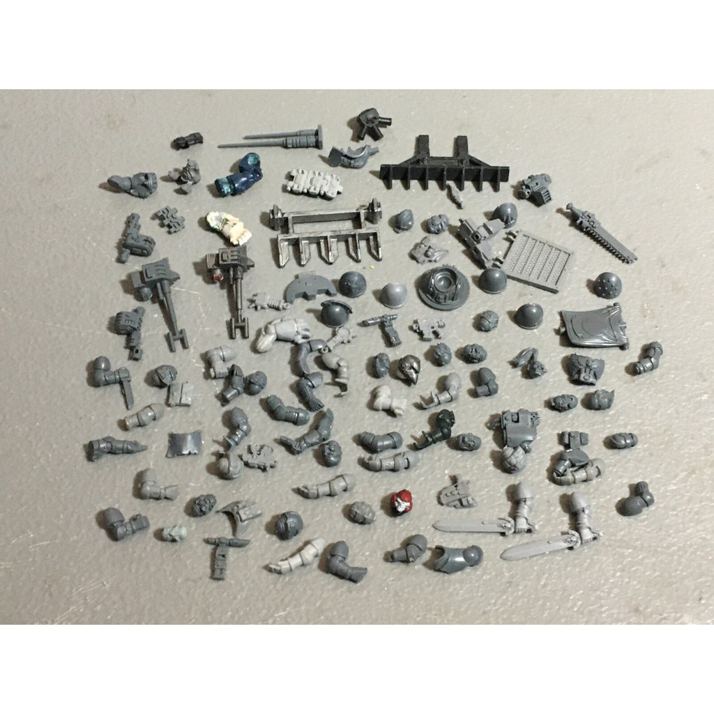 A19802 WARHAMMER 40K SPACE MARINES BITS LOT ARMS VEHICLE