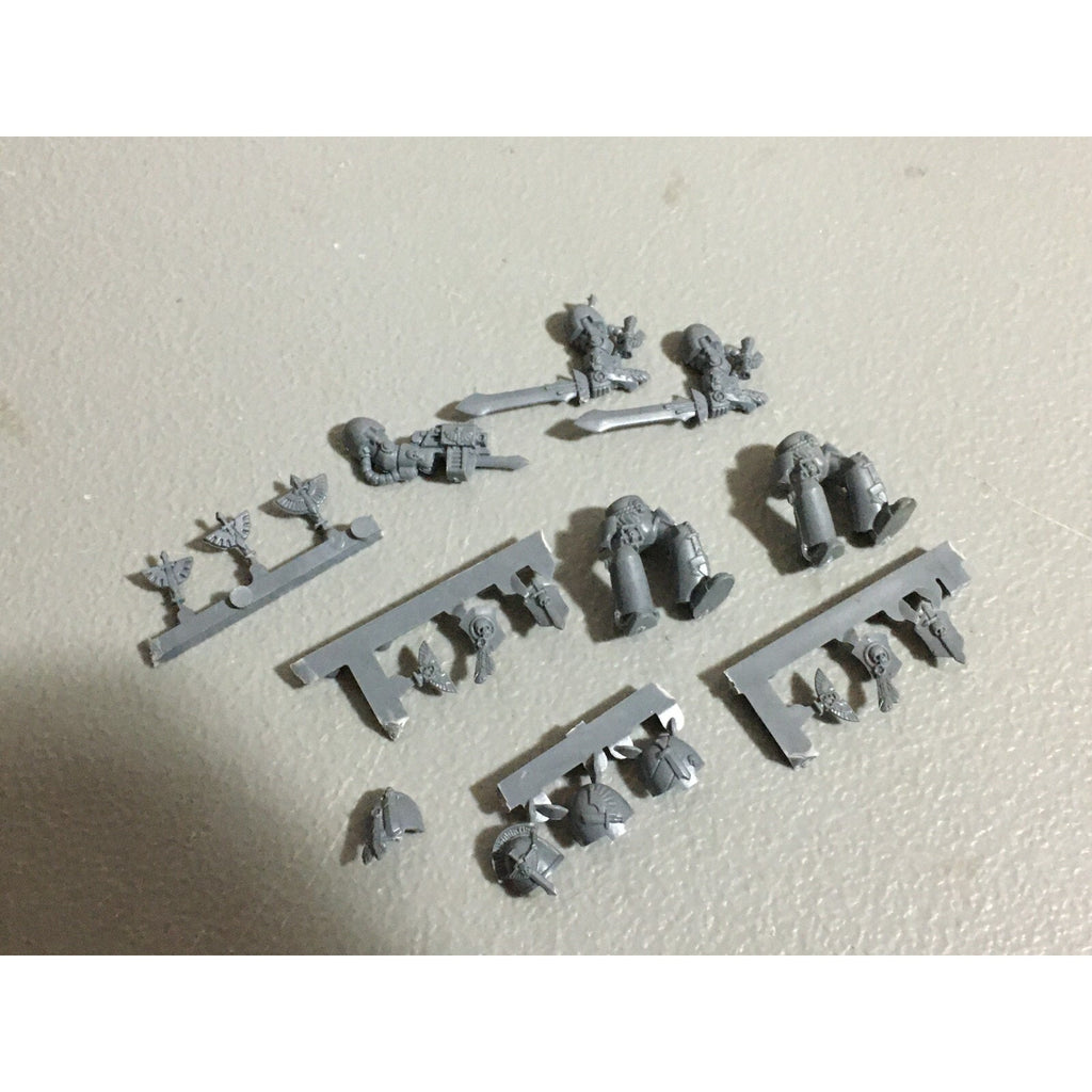 A19888 WARHAMMER 40K DARK ANGELS BITS LOT TERMINATOR LEGS SHOULDER PADS