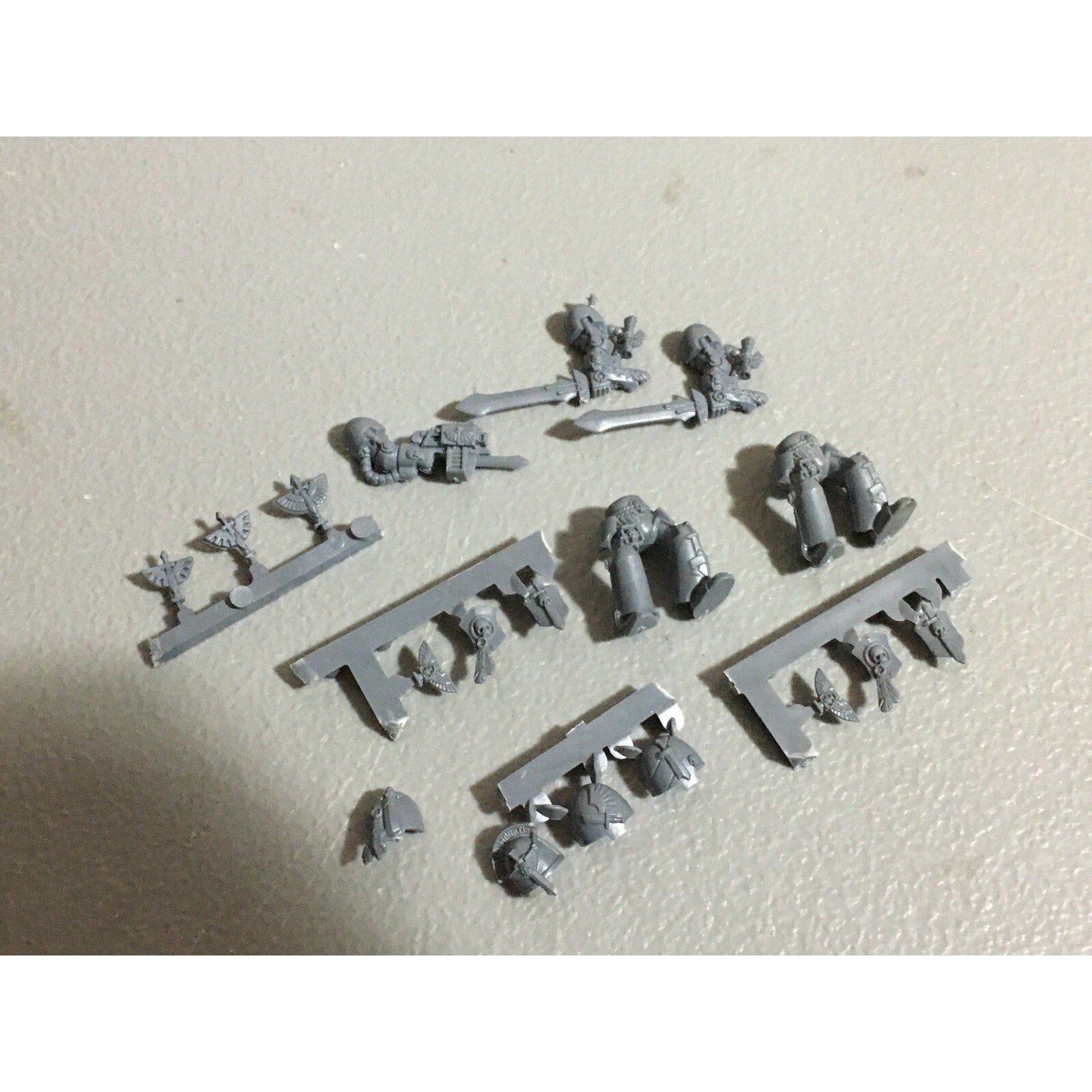 A19888 WARHAMMER 40K DARK ANGELS BITS LOT TERMINATOR LEGS SHOULDER PADS