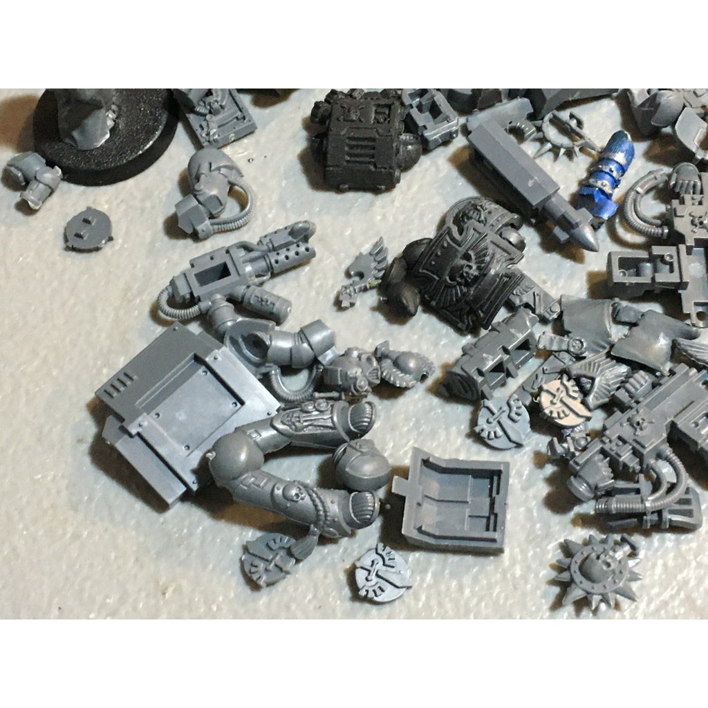 A26712 WARHAMMER 40K SPACE MARINES BITS LOT MIXED DREADNOUGHT DARK ANGELS OTHER