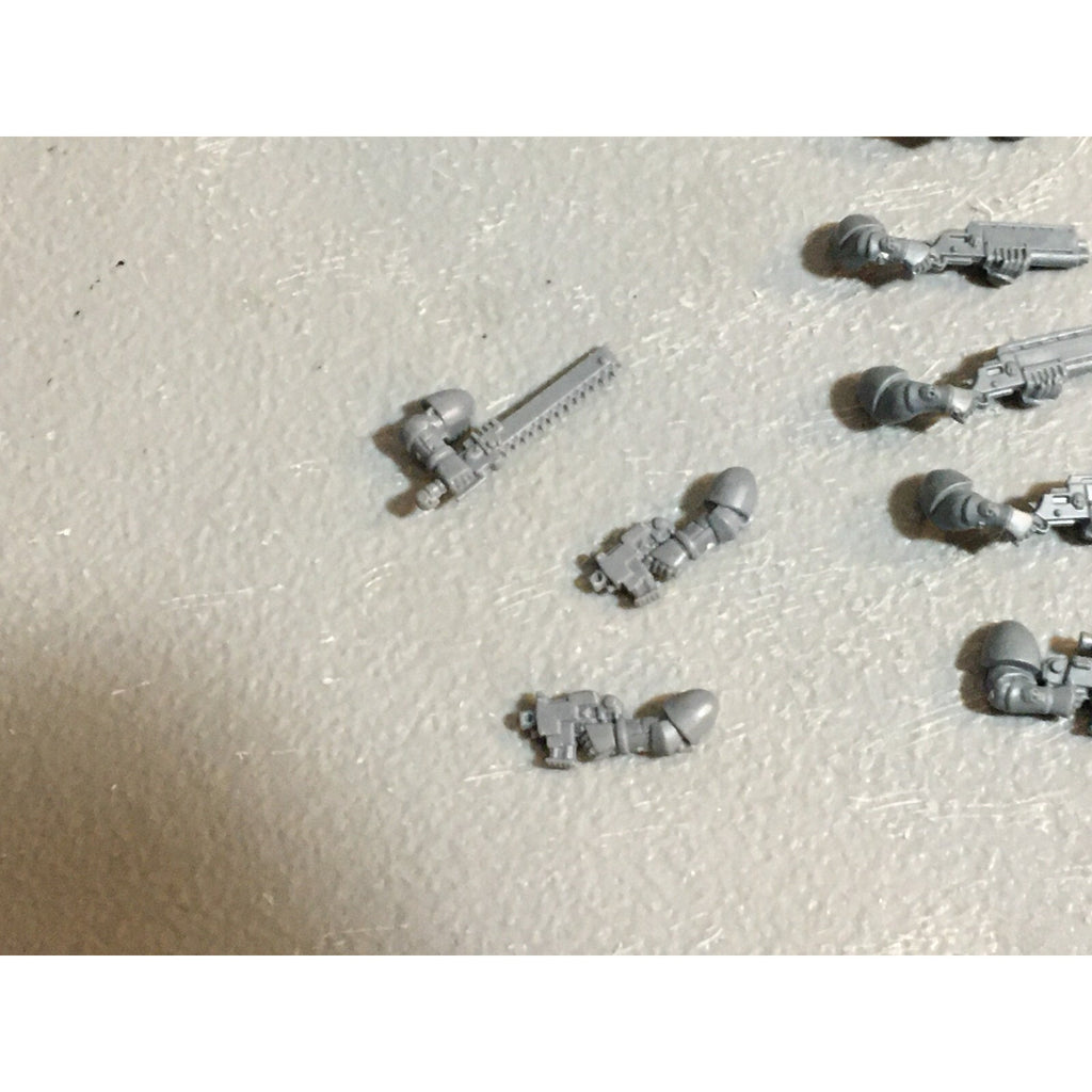 A23092 WARHAMMER 40K SPACE MARINES BITS LOT SCOUTS ARMS GAMES WORKSHOP GW