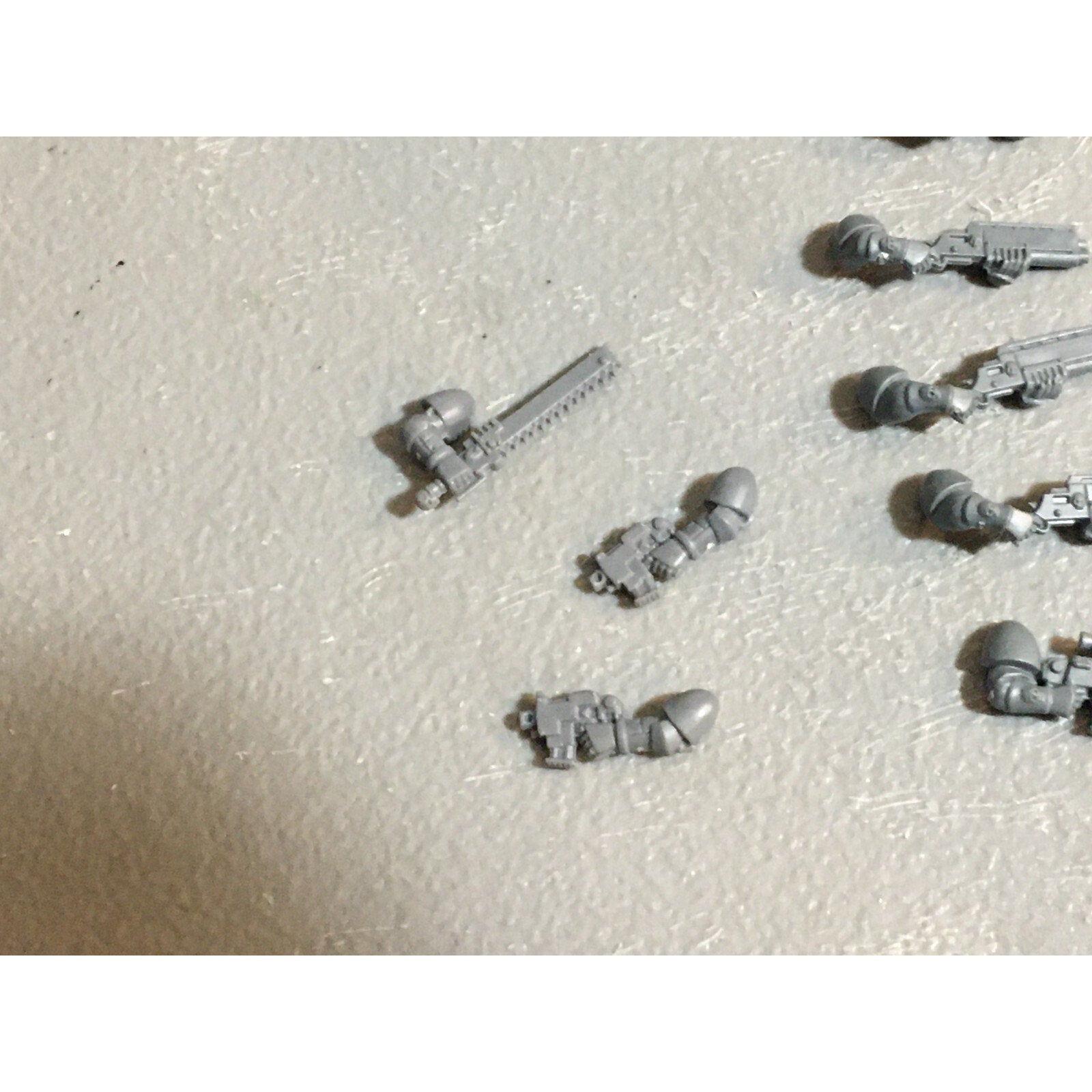 A23092 WARHAMMER 40K SPACE MARINES BITS LOT SCOUTS ARMS GAMES WORKSHOP GW