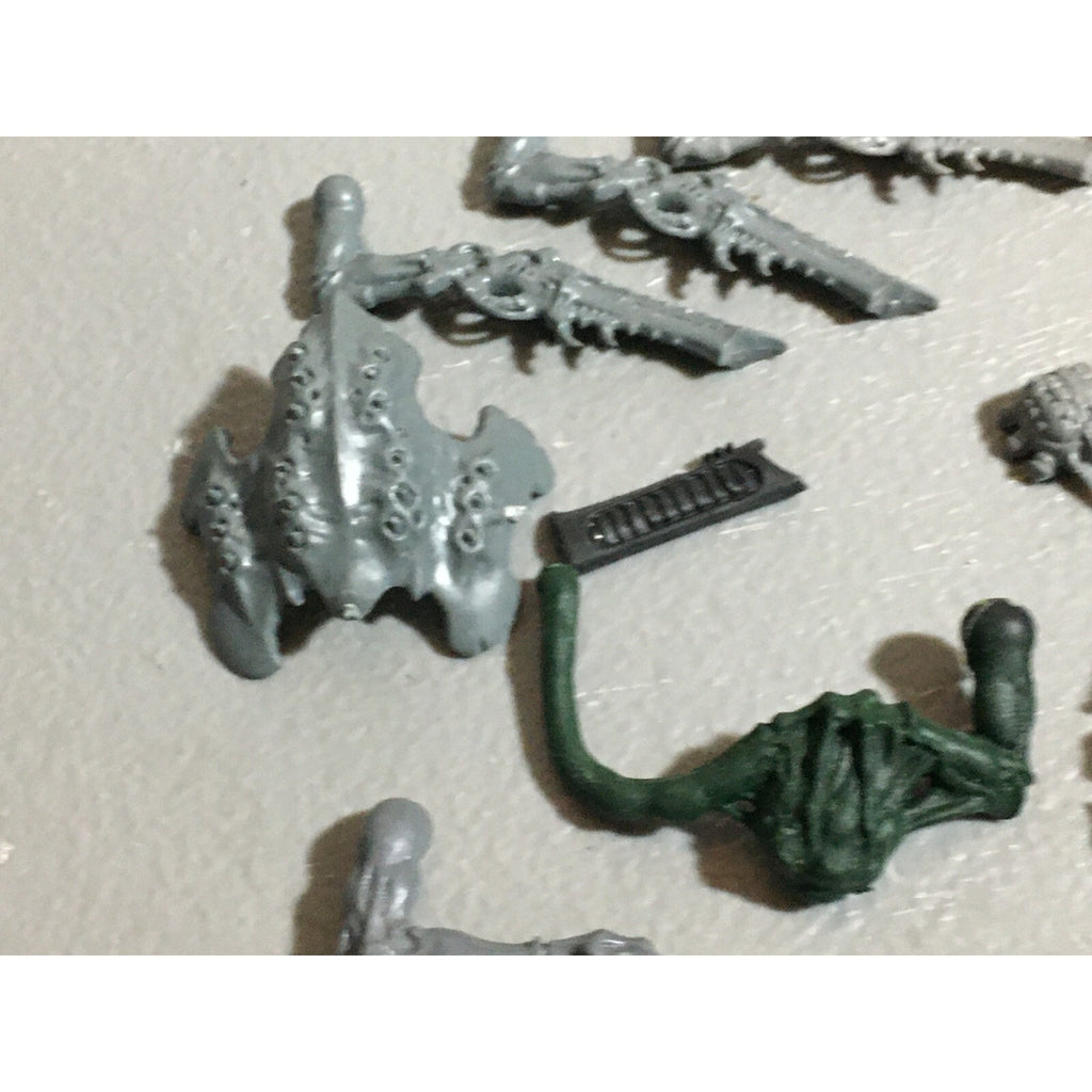 A22319 WARHAMMER 40K TYRANIDS BITS LOT MIXED GAMES WORKSHOP GW