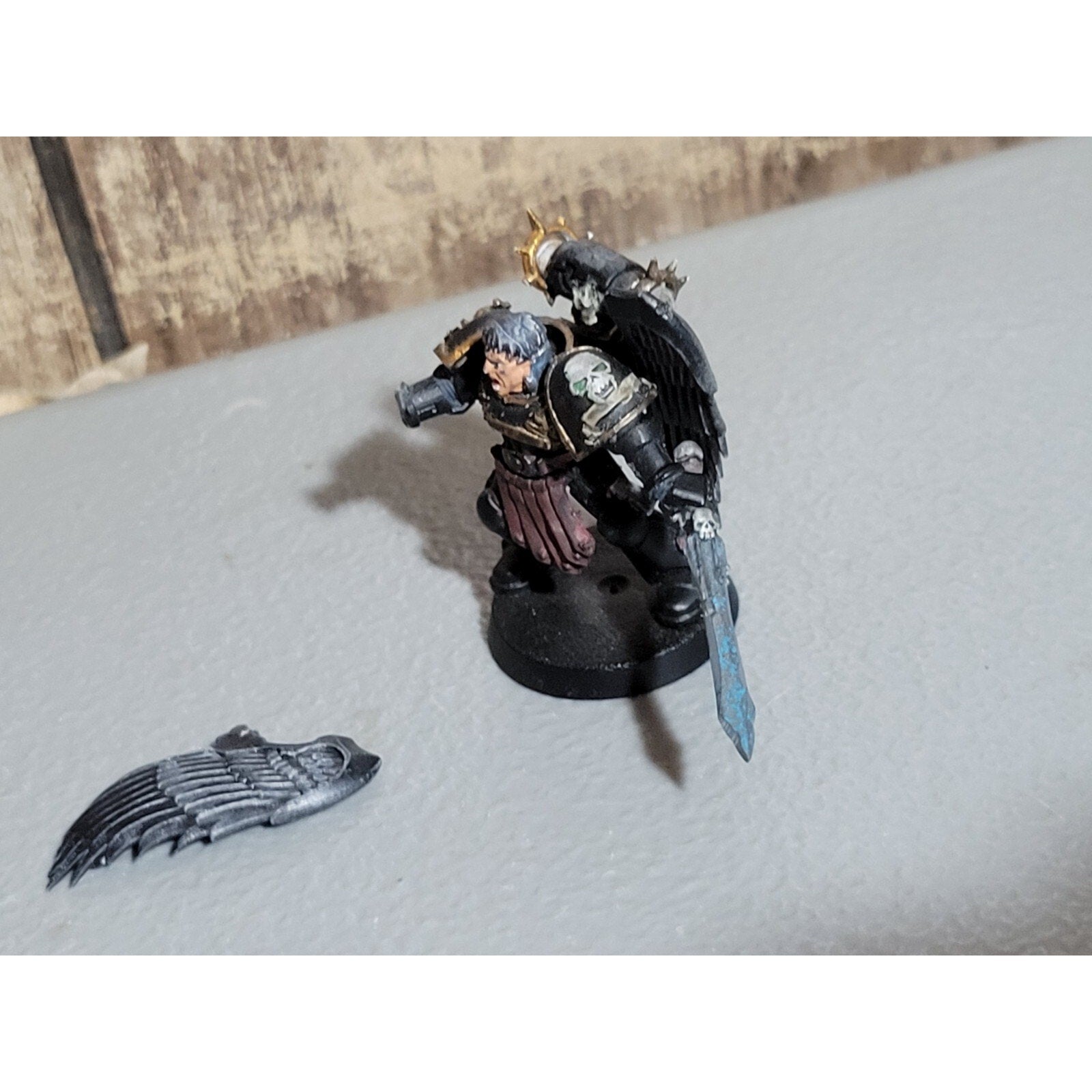 A18418 WARHAMMER 40K SPACE MARINES BLOOD ANGELS CAPTAIN LIEUTENANT CUS MISS HAND
