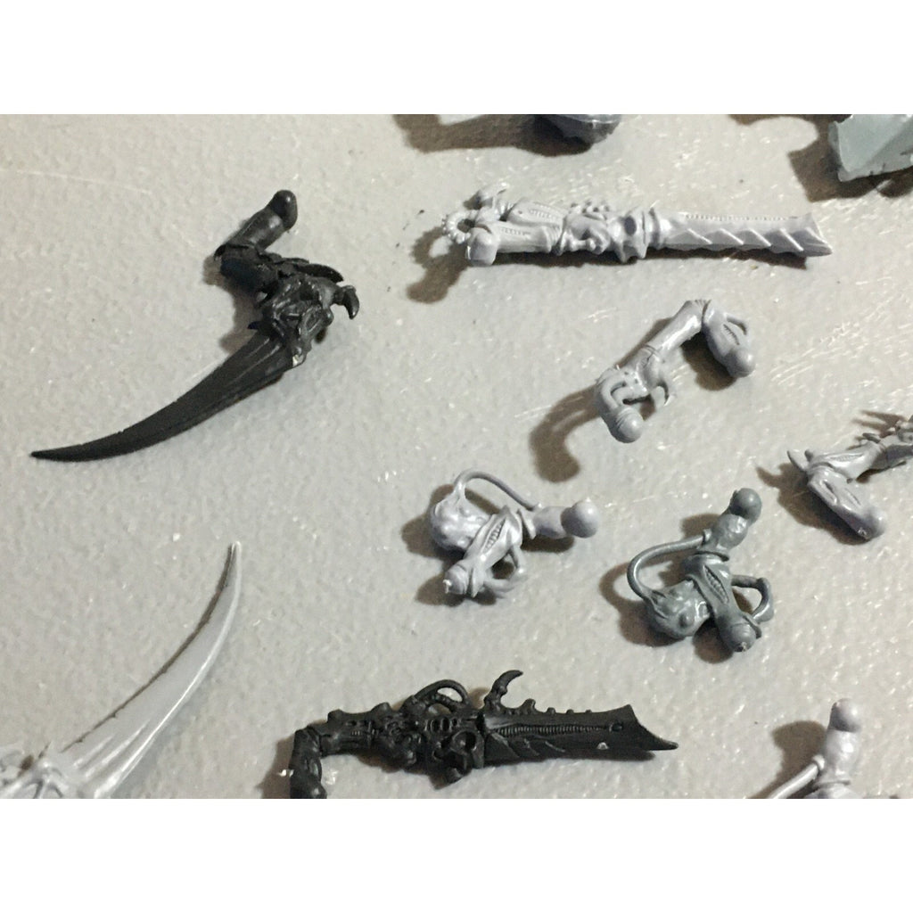 A22317 WARHAMMER 40K TYRANIDS BITS LOT MIXED GAMES WORKSHOP GW