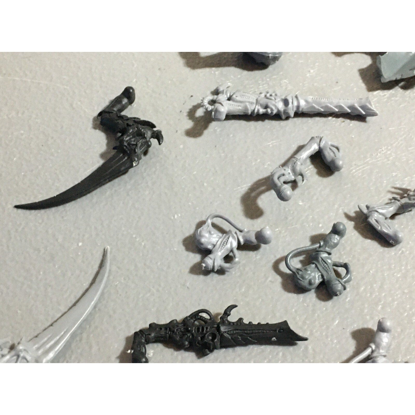 A22317 WARHAMMER 40K TYRANIDS BITS LOT MIXED GAMES WORKSHOP GW