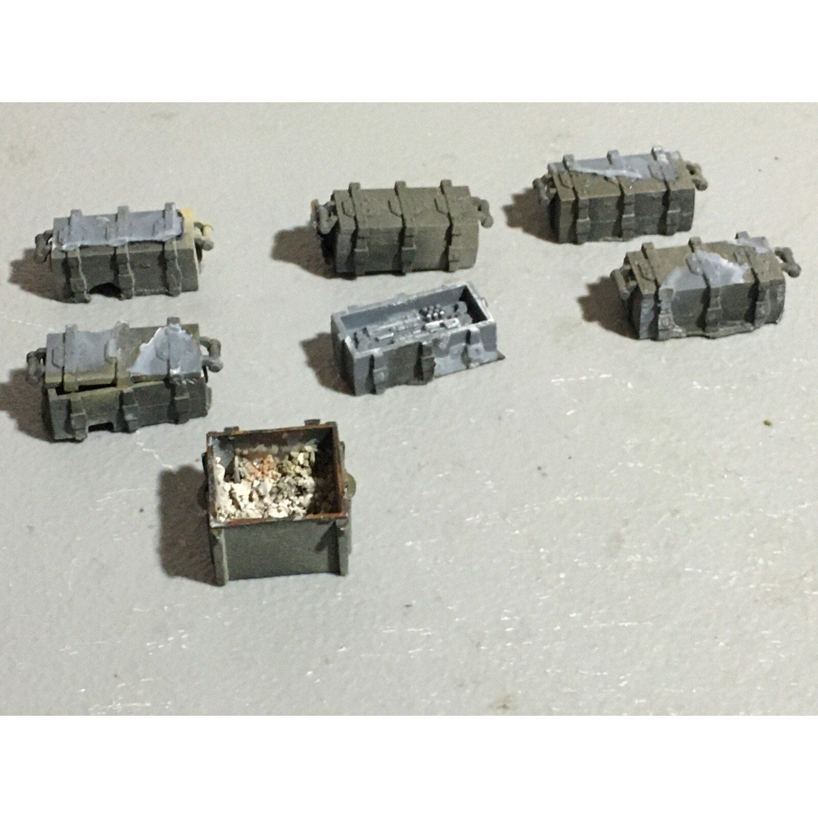 A22419 WARHAMMER 40K BITS LOT CRATES OBJECTIVE MARKERS GAMES WORKSHOP GW