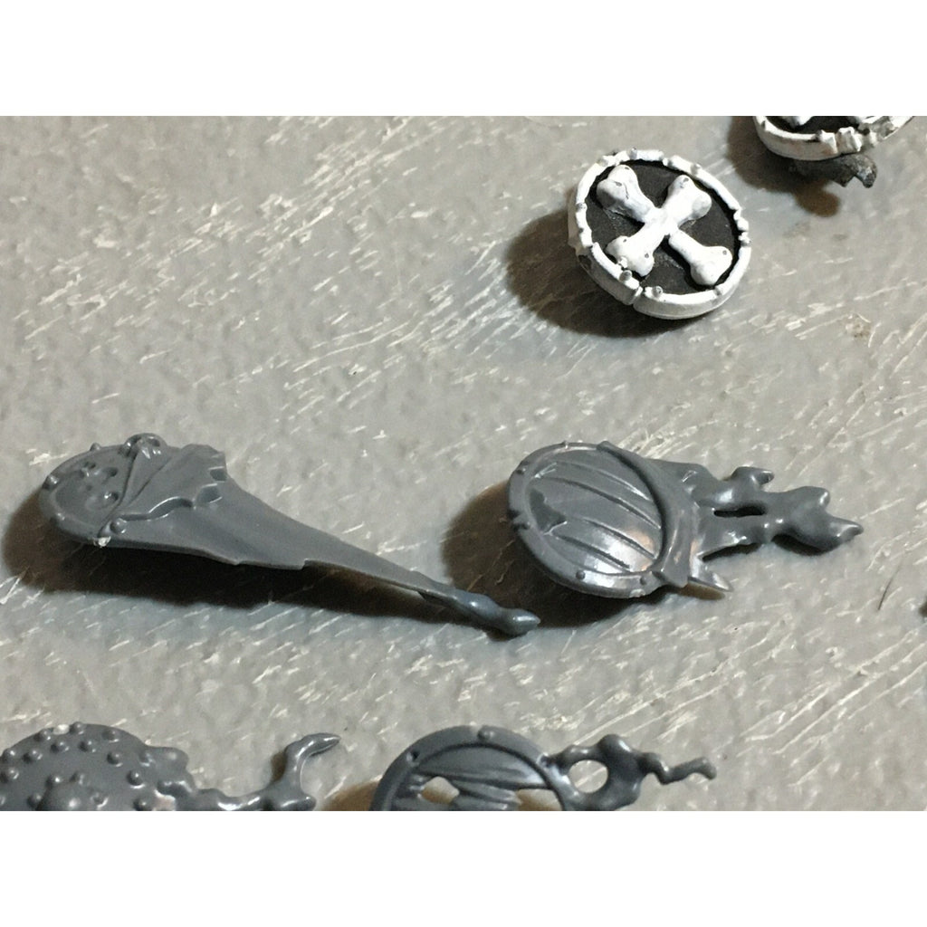 A23459 WARHAMMER FANTASY VAMPIRE COUNTS UNDEAD BITS LOT SHIELDS & ICONS GW