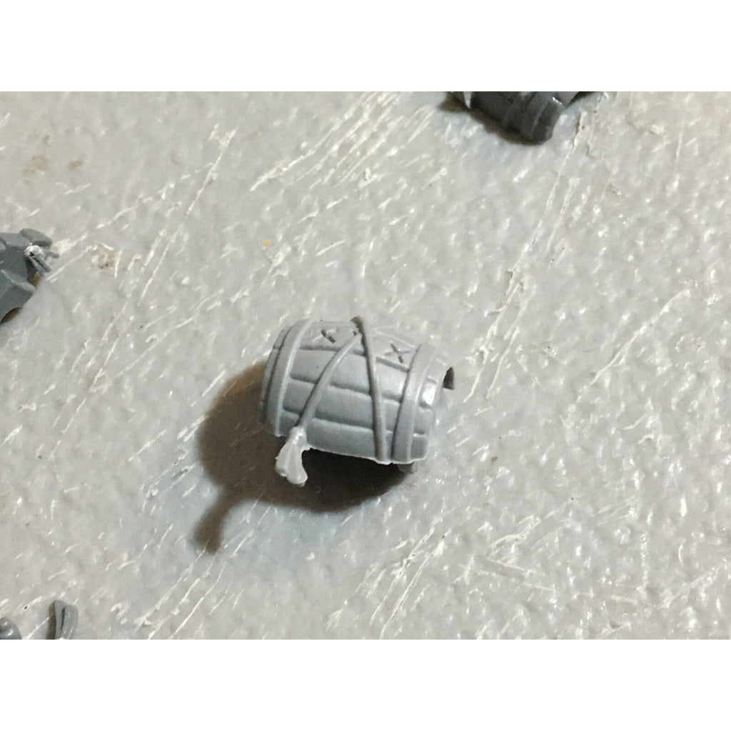 A23432 WARHAMMER FANTASY OGRE KINGDOMS BITS LOT MIXED HEADS PLATES GW