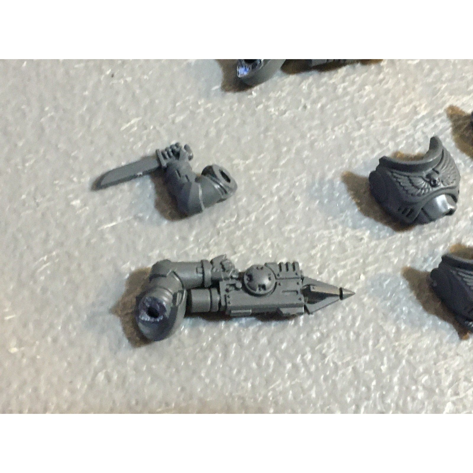 A29414 WARHAMMER 40K SPACE MARINES PRIMARIS BITS LOT TORSO FRONTS REIVER ARMS GW