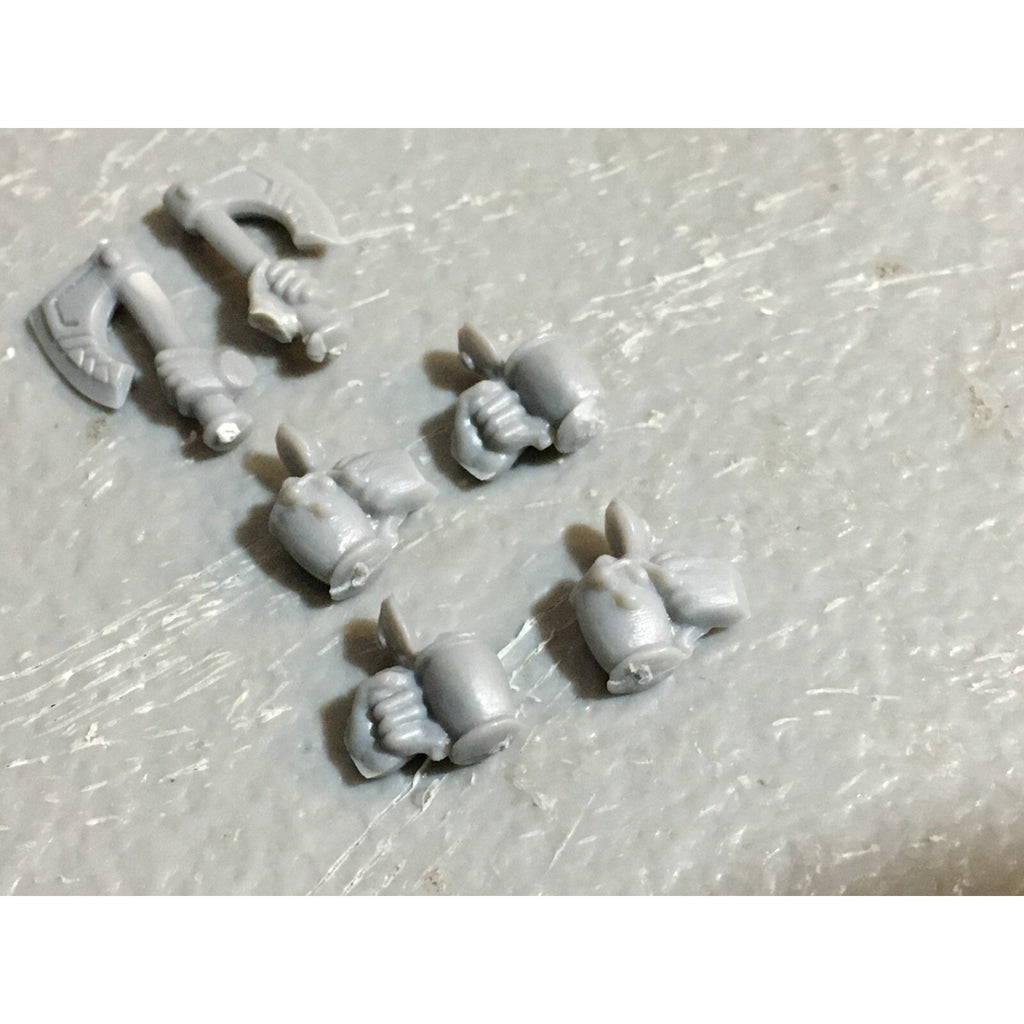 A23403 WARHAMMER FANTASY DWARFS BITS LOT WARRIORS MIXED SHIELD BANNER ARM HAND