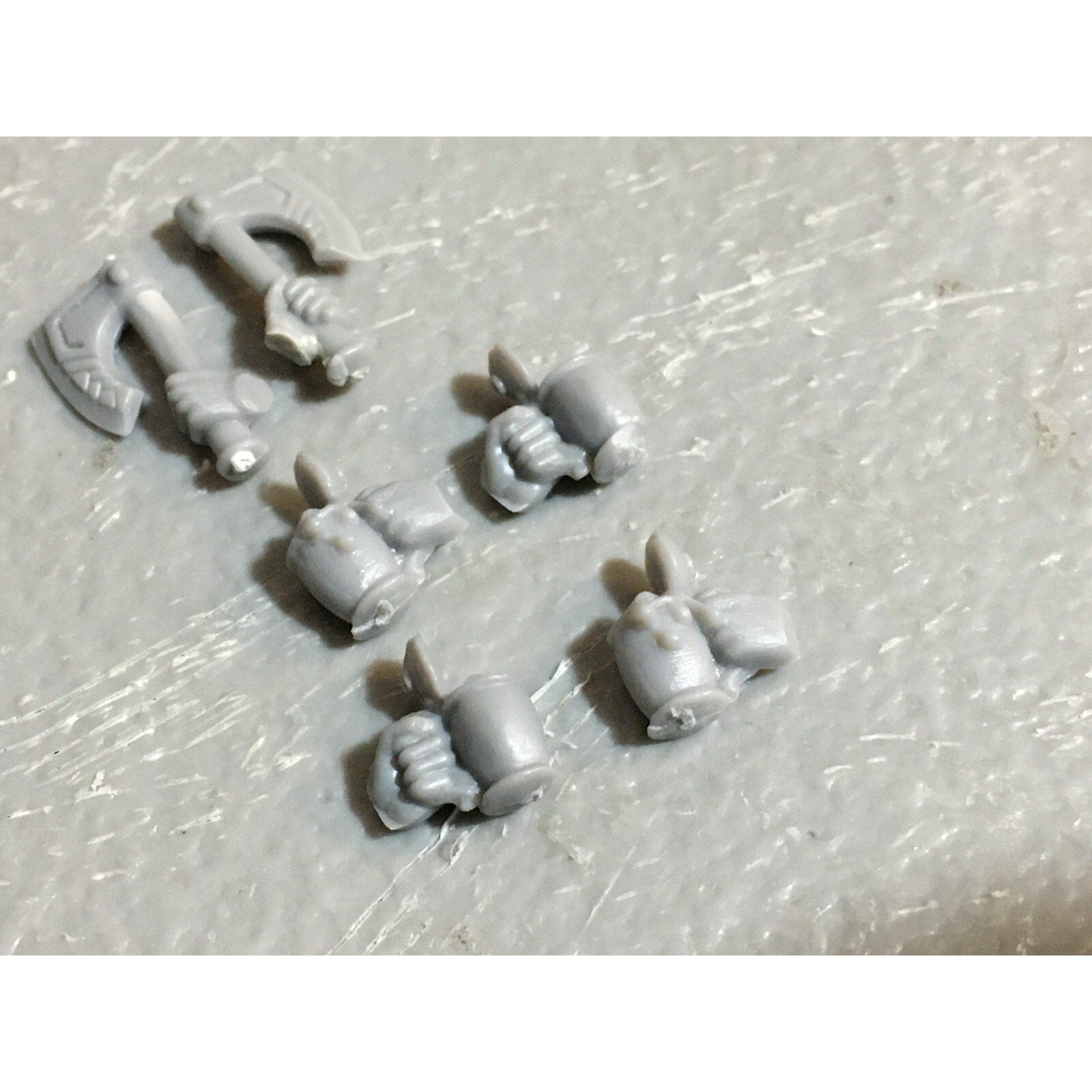 A23403 WARHAMMER FANTASY DWARFS BITS LOT WARRIORS MIXED SHIELD BANNER ARM HAND