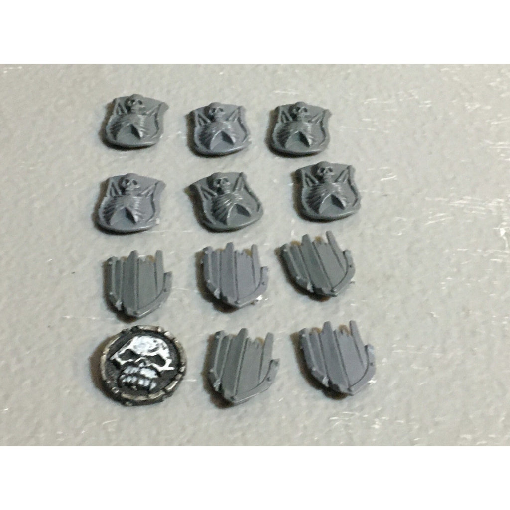 A23407 WARHAMMER FANTASY VAMPIRE COUNTS UNDEAD BITS LOT SHIELDS GAMES WORKSHOP