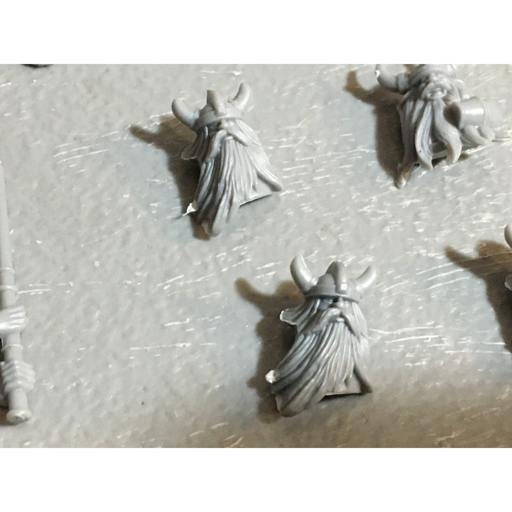 A23401 WARHAMMER FANTASY DWARFS BITS LOT WARRIORS TORSO BANNER GAMES WORKSHOP GW