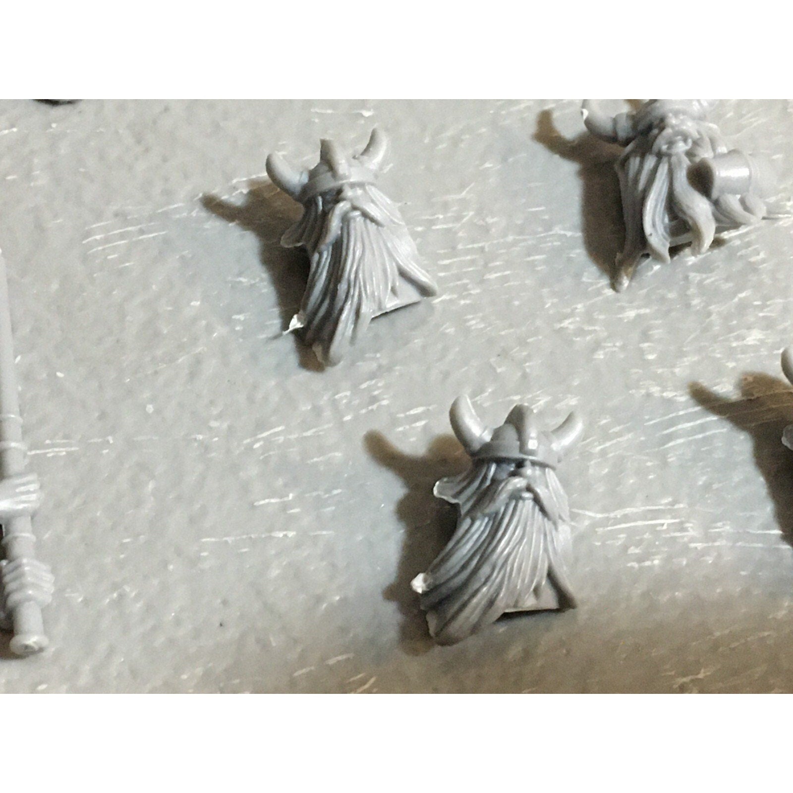 A23401 WARHAMMER FANTASY DWARFS BITS LOT WARRIORS TORSO BANNER GAMES WORKSHOP GW