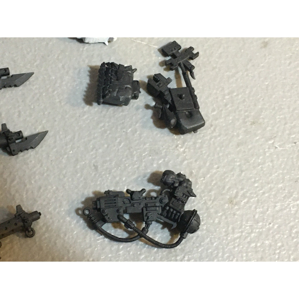 A33568 WARHAMMER 40K SPACE ORKS BITS LOT LOOTAS GUN BACKPACK GW GAMES WORKSHOP