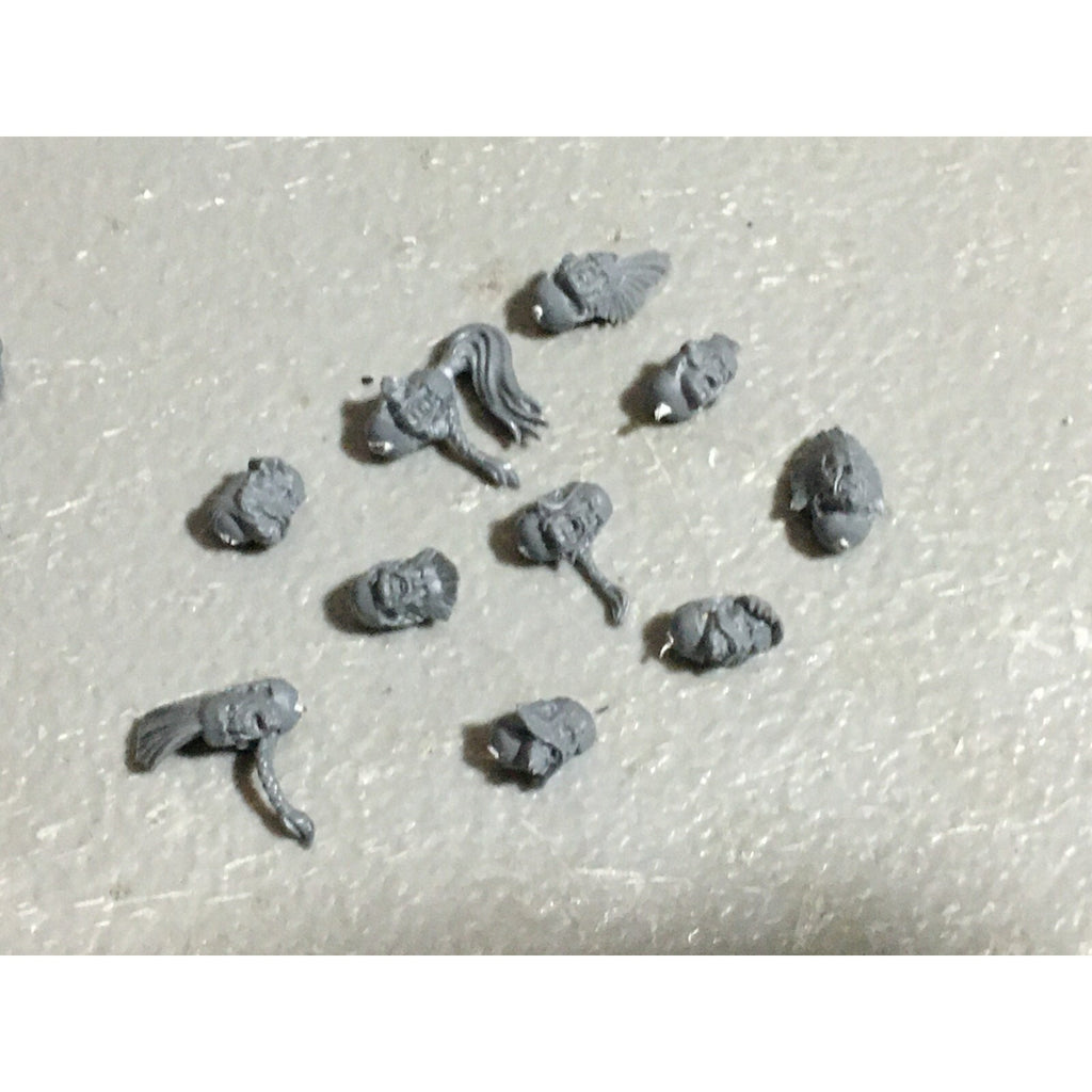 A22554 WARHAMMER 40K SPACE MARINES WOLVES BITS LOT HEADS SCOUT BROTHER GW