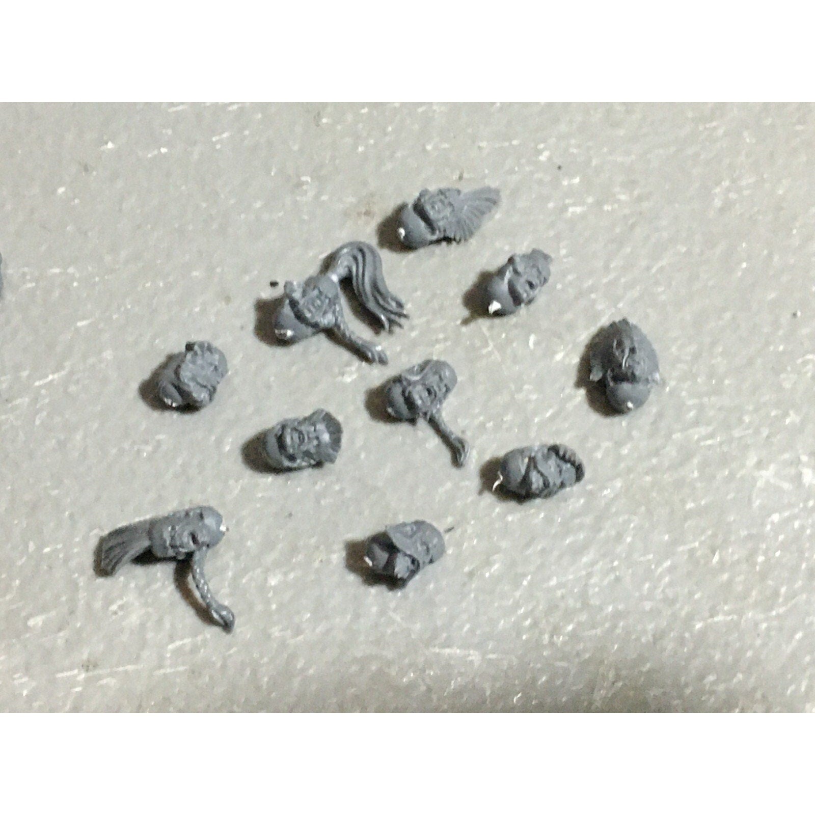 A22554 WARHAMMER 40K SPACE MARINES WOLVES BITS LOT HEADS SCOUT BROTHER GW