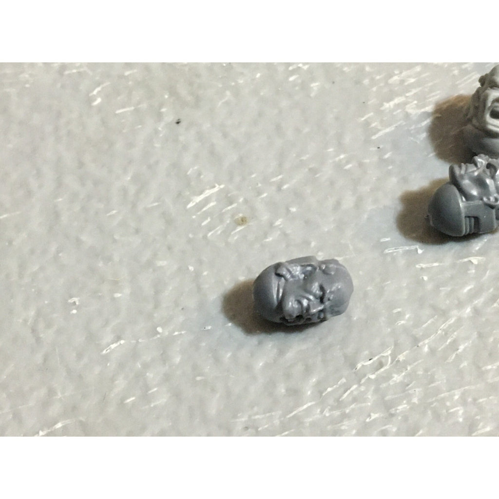 A23084 WARHAMMER 40K SPACE MARINES BITS LOT MIXED SHOULDER HEADS GAMES WORKSHOP