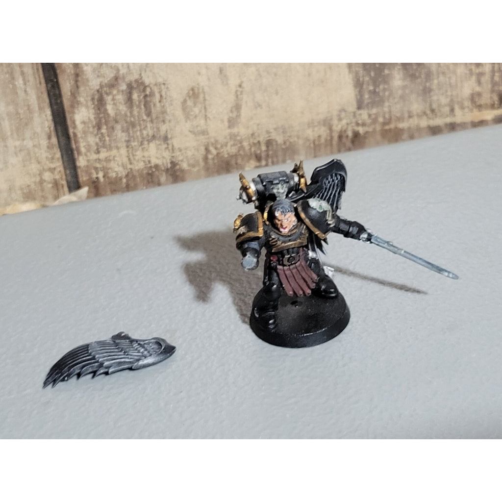 A18418 WARHAMMER 40K SPACE MARINES BLOOD ANGELS CAPTAIN LIEUTENANT CUS MISS HAND