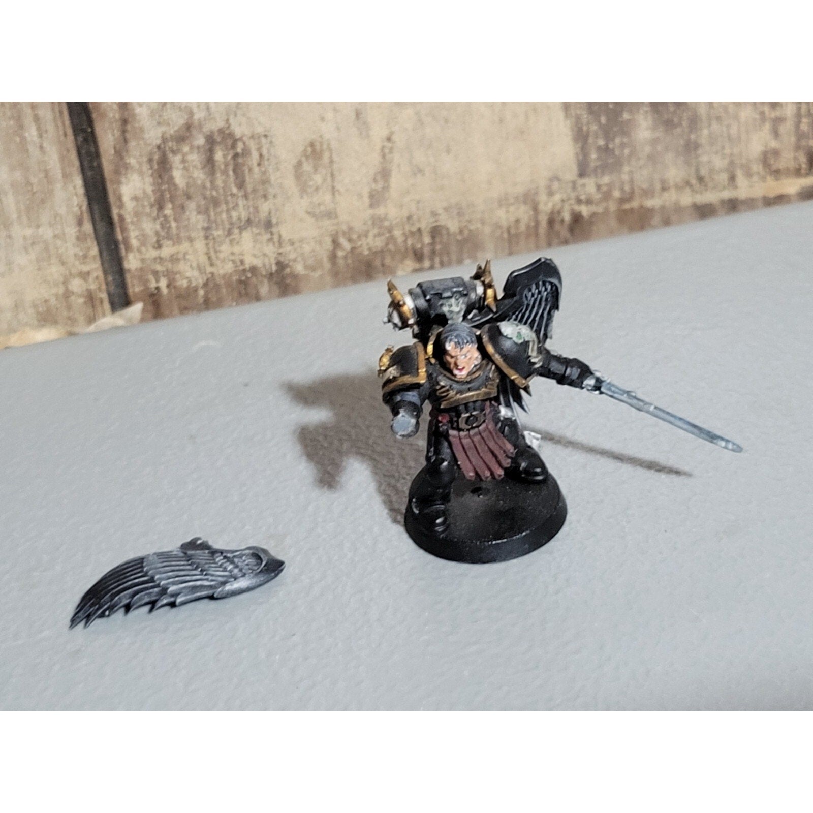 A18418 WARHAMMER 40K SPACE MARINES BLOOD ANGELS CAPTAIN LIEUTENANT CUS MISS HAND