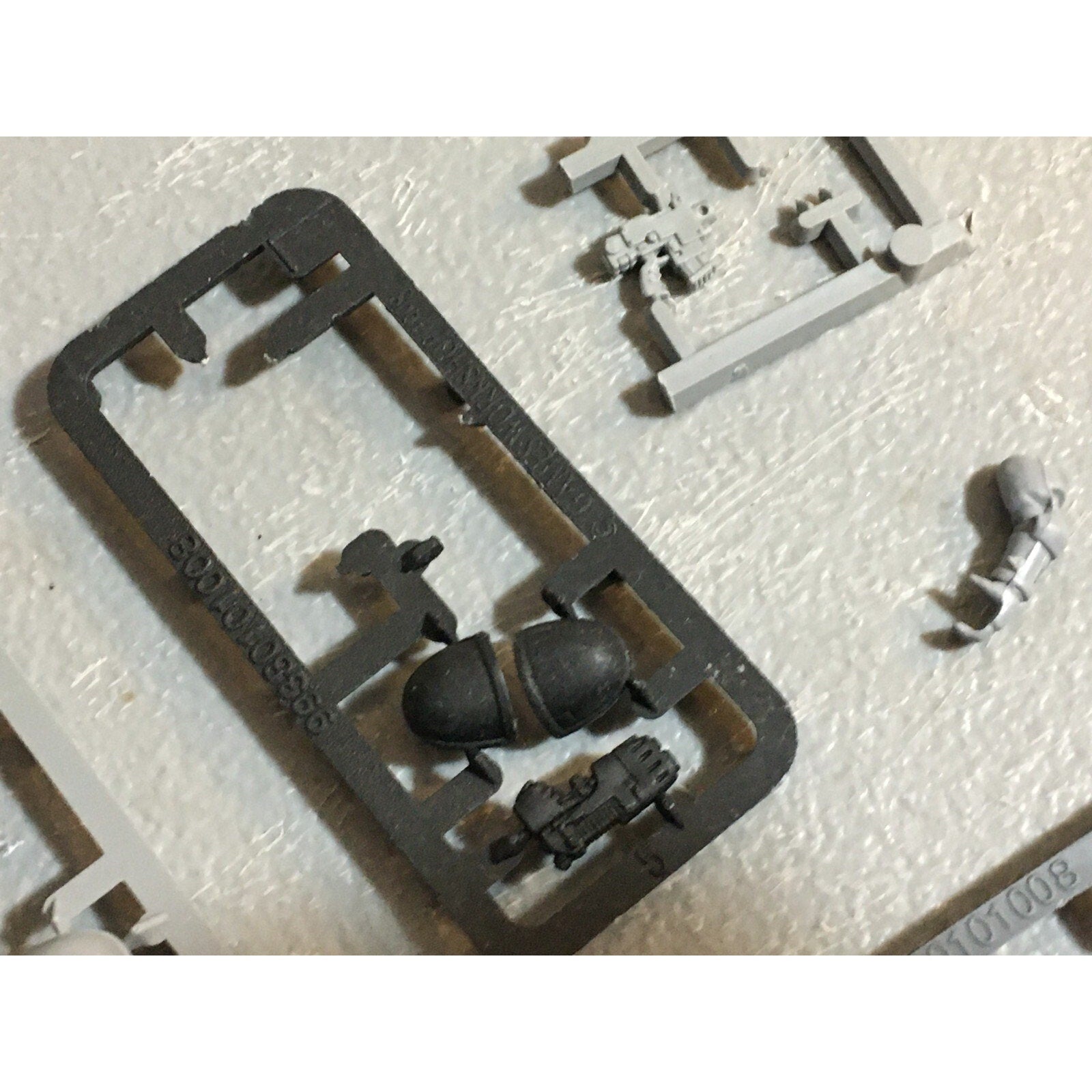 A23095 WARHAMMER 40K SPACE MARINES BITS LOT SHOULDER ARM PISTOL GAMES WORKSHOP
