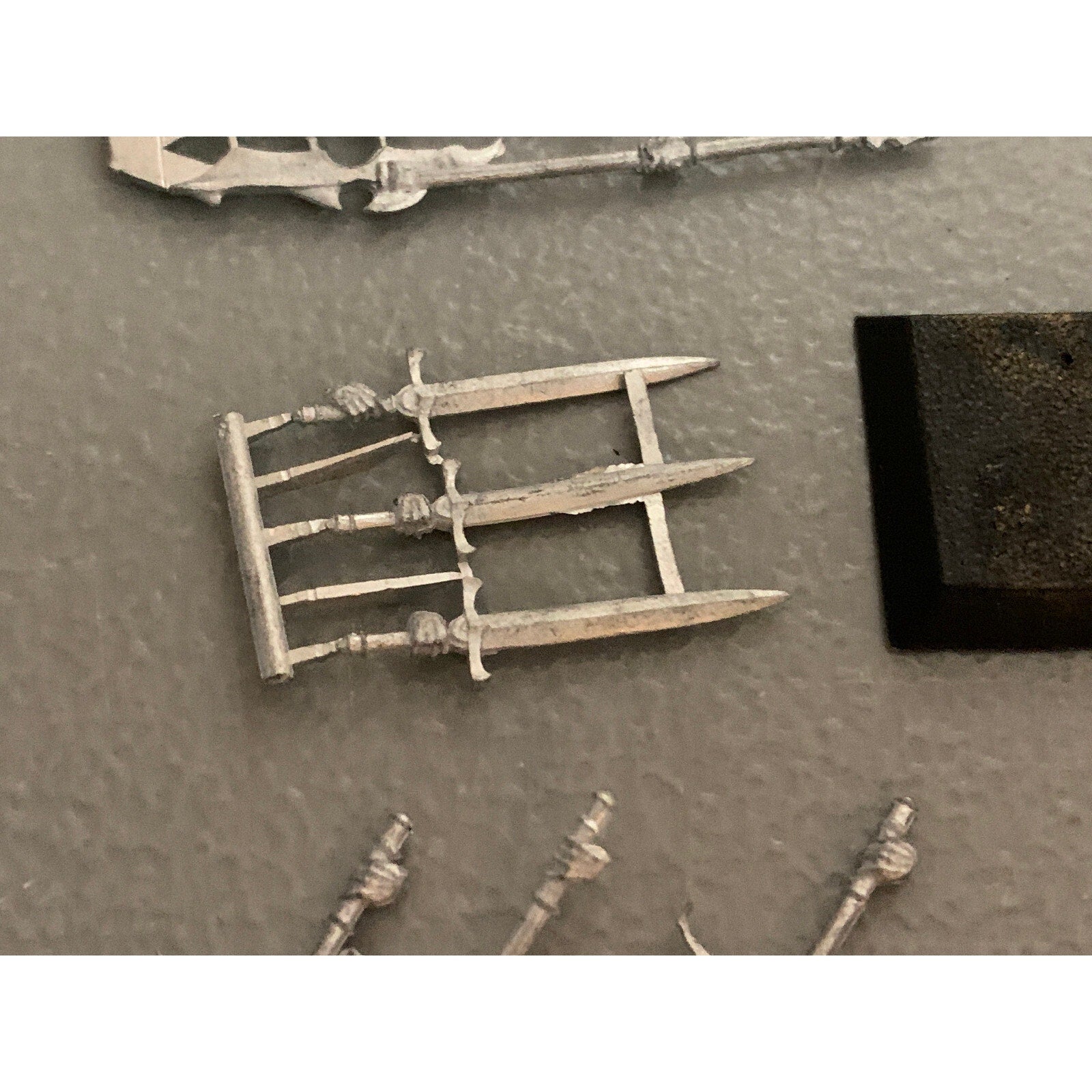 A10497 RACKHAM CONFRONTATION METAL OOP GUARDS OF ALAHAN