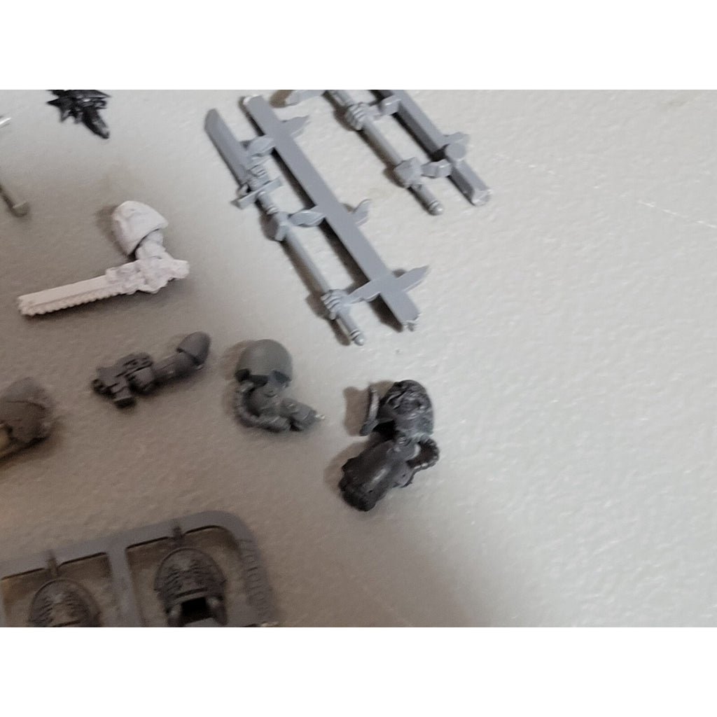 A18518 WARHAMMER 40K SPACE MARINES TERMINATORS CUSTODES BITS LOT