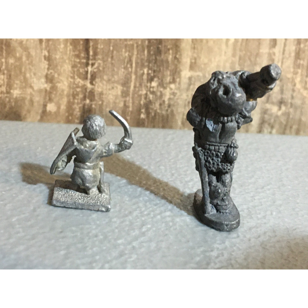 A32084 UNKNOWN METAL 2 PK MINIATURES FANTASY HALFLING ORC? WARRIOR INCOMPLETE