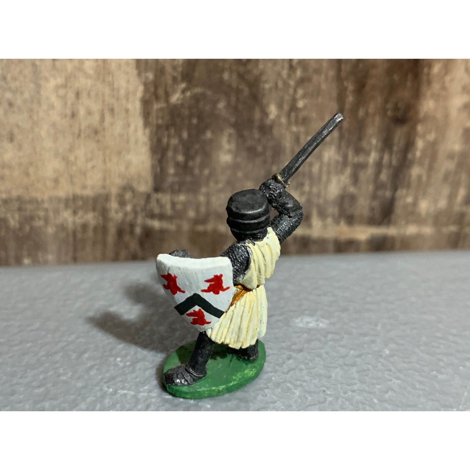 A10015 RAL PARTHA METAL OOP AVALON MAN AT ARMS SWORD RAISED FULL HELM PAINTED