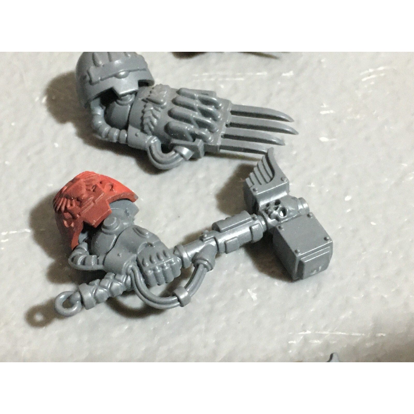 A22597 WARHAMMER SPACE MARINES BLOOD ANGELS MIXED CLAWS SHIELD BITS LOT GW