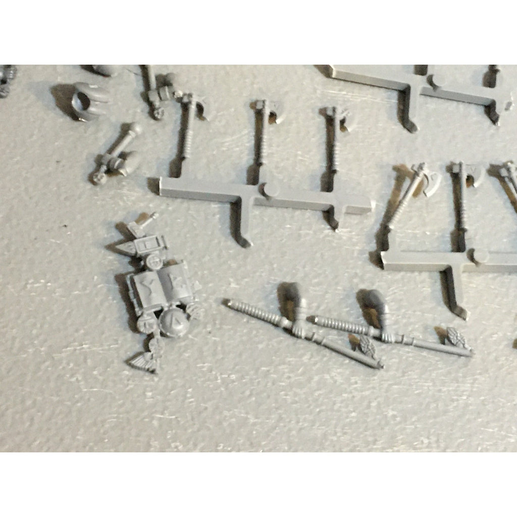 A33598 WARHAMMER FANTASY OLD WORLD DWARVES DWARFS BITS LOT BANNER AXE DRUM GW