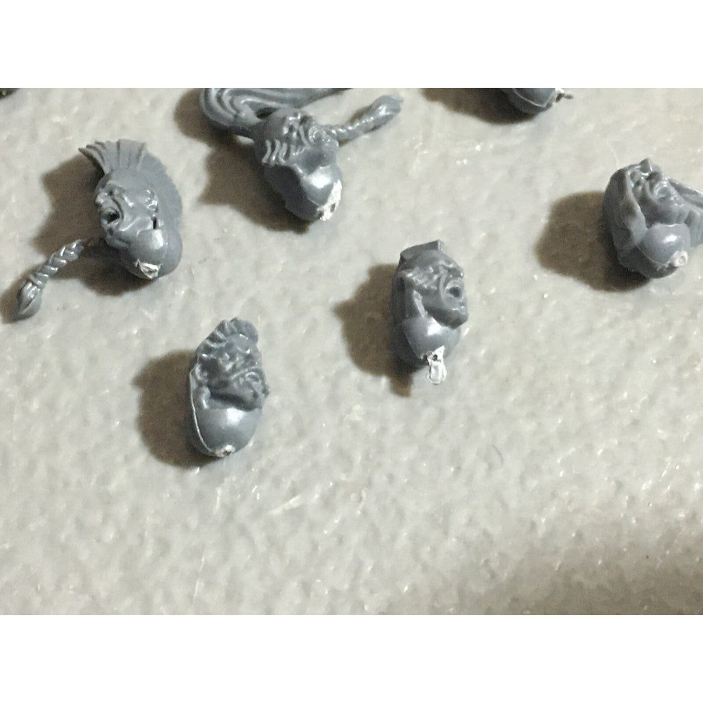 A22547 WARHAMMER 40K SPACE MARINES WOLVES BITS LOT HEADS GAMES WORKSHOP GW