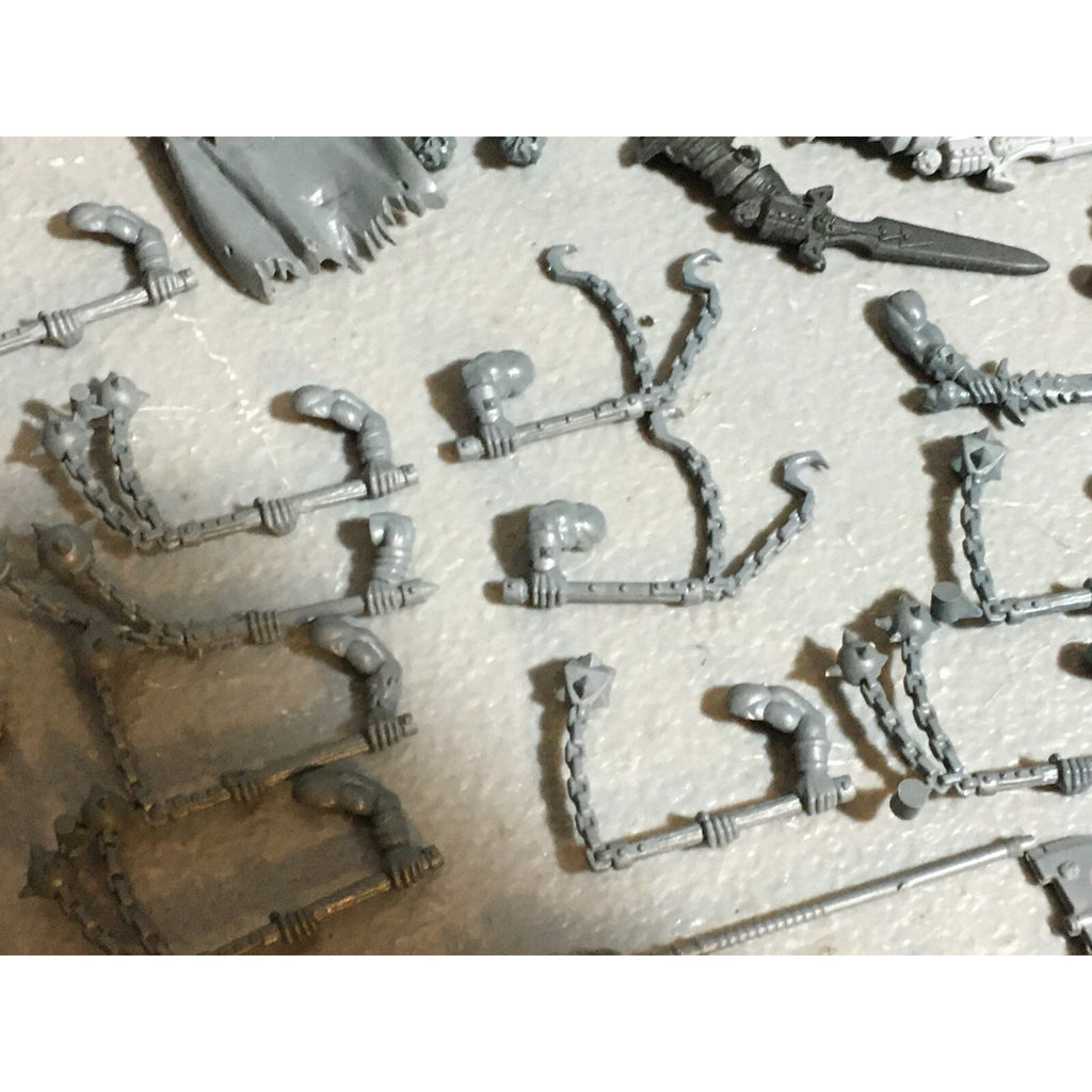 A21064 WARHAMMER FANTASY CHAOS MORTALS BITS LOT MARAUDERS WARRIORS FLAILS HEADS