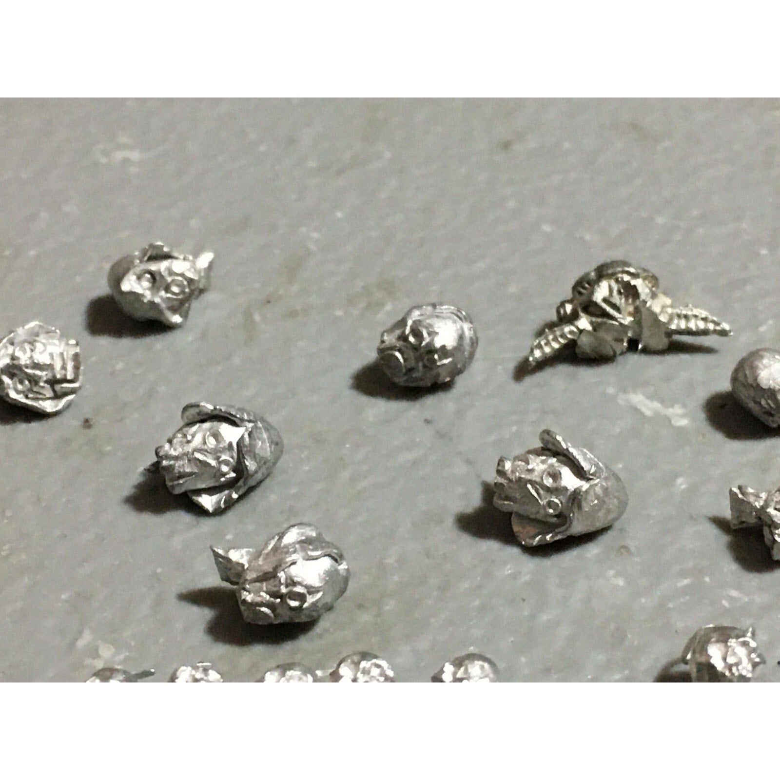 A22408 WARHAMMER FANTASY MIXED METAL BITS LOT HEADS ARMS WEAPONS GW