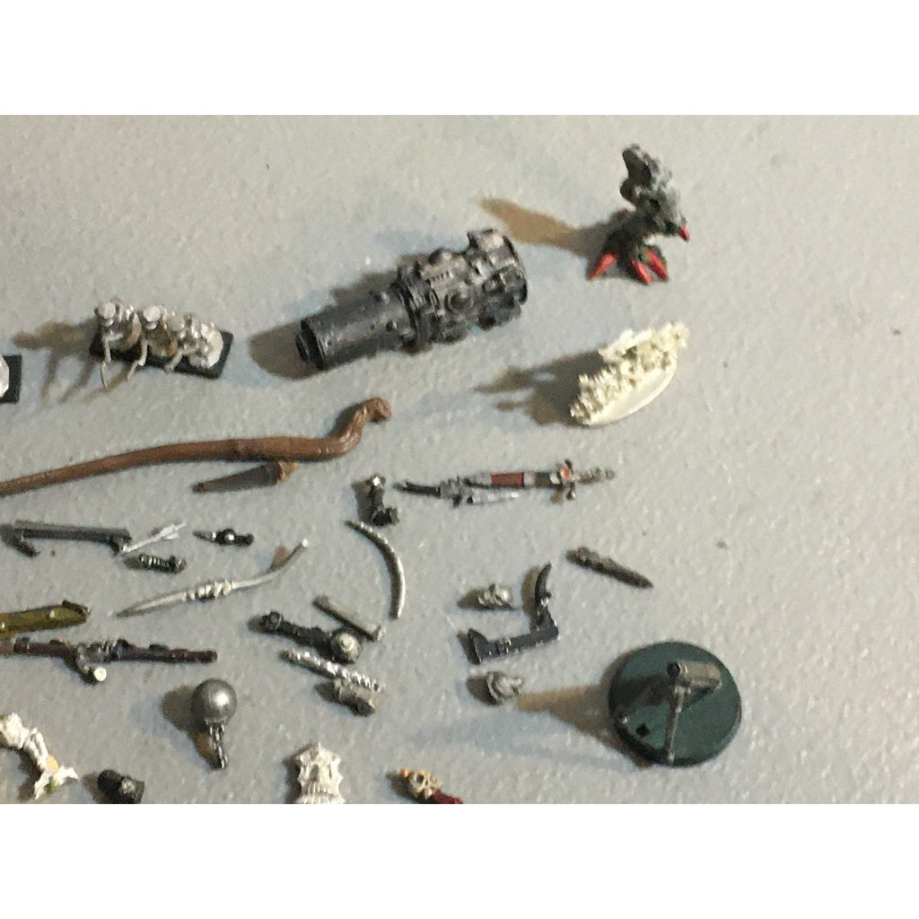 A32592 UNKNOWN MINIATURES METAL BITS LOT REDCOAT KNIGHT ARM WEAPON BANNER