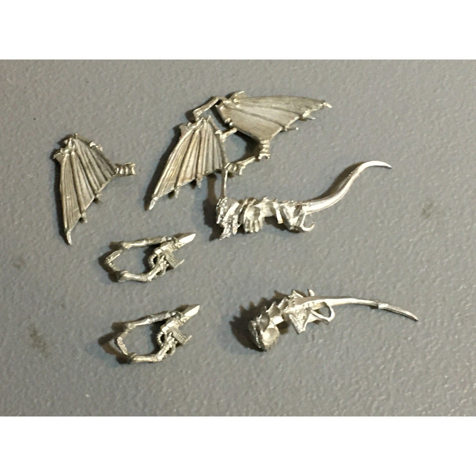 A32814 WARHAMMER 40K TYRANIDS METAL BITS LOT GARGOYLES BODY WING GW