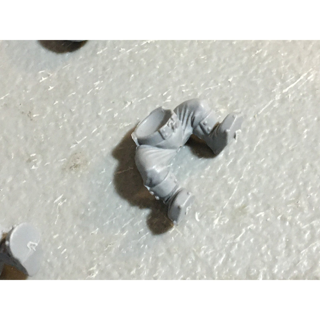 A23397 WARHAMMER FANTASY ORCS & GOBLINS BITS LOT ORC TORSOS LEGS ICONS GW
