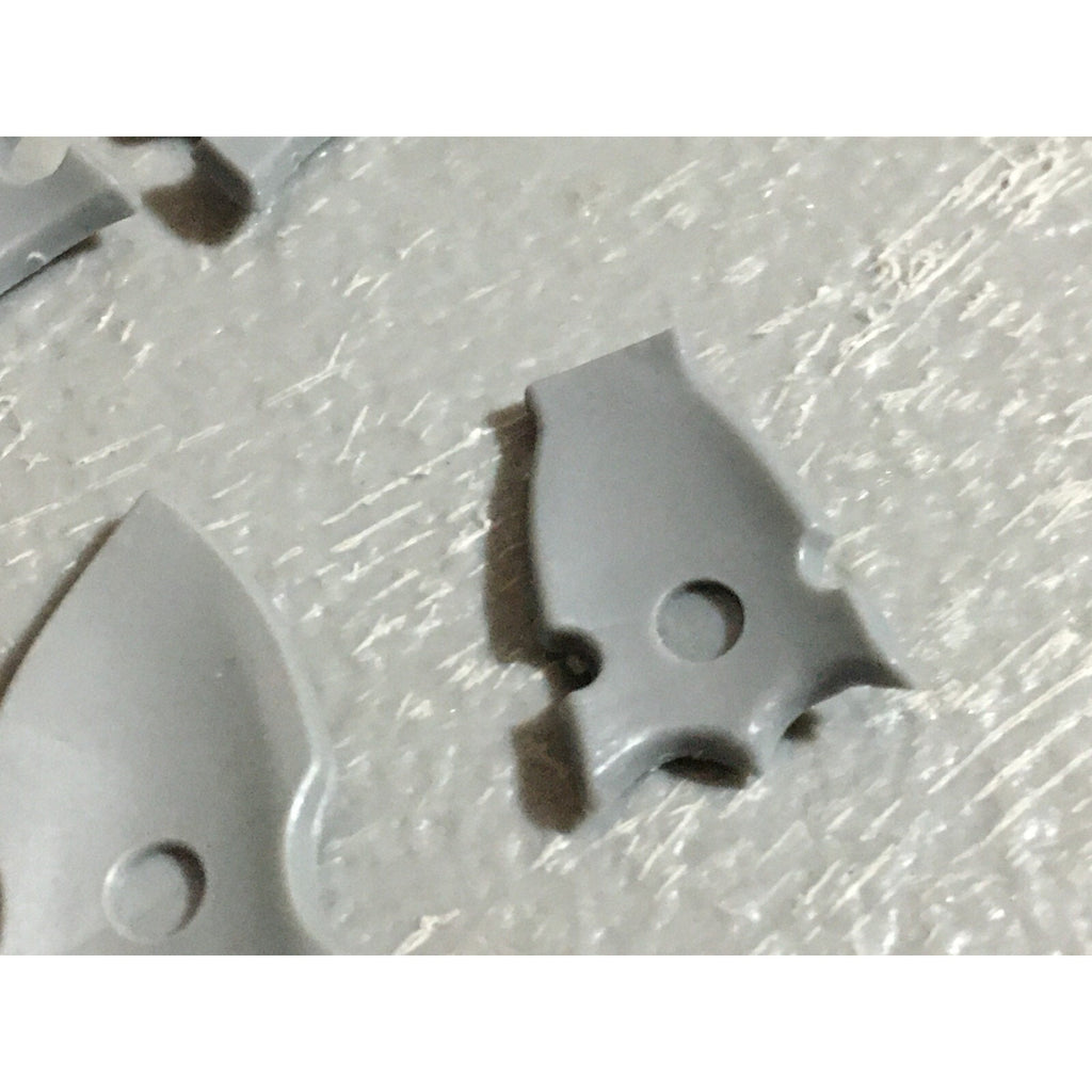 A22246 WARHAMMER FANTASY CHAOS MORTALS BITS LOT WARRIORS KNIGHTS SHIELDS GW OOP