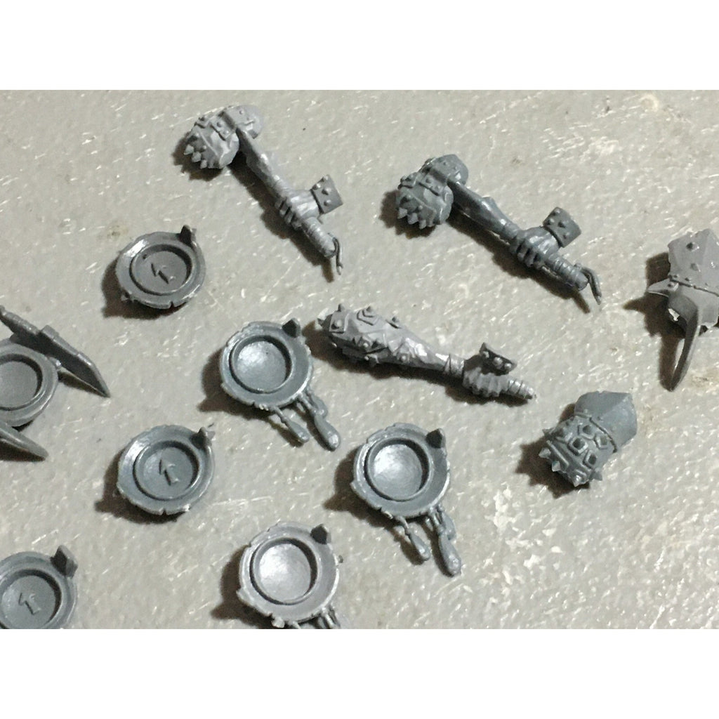 A22584 WARHAMMER FANTASY OGRE KINGDOMS BITS LOT HANDS PLATES GAMES WORKSHOP GW