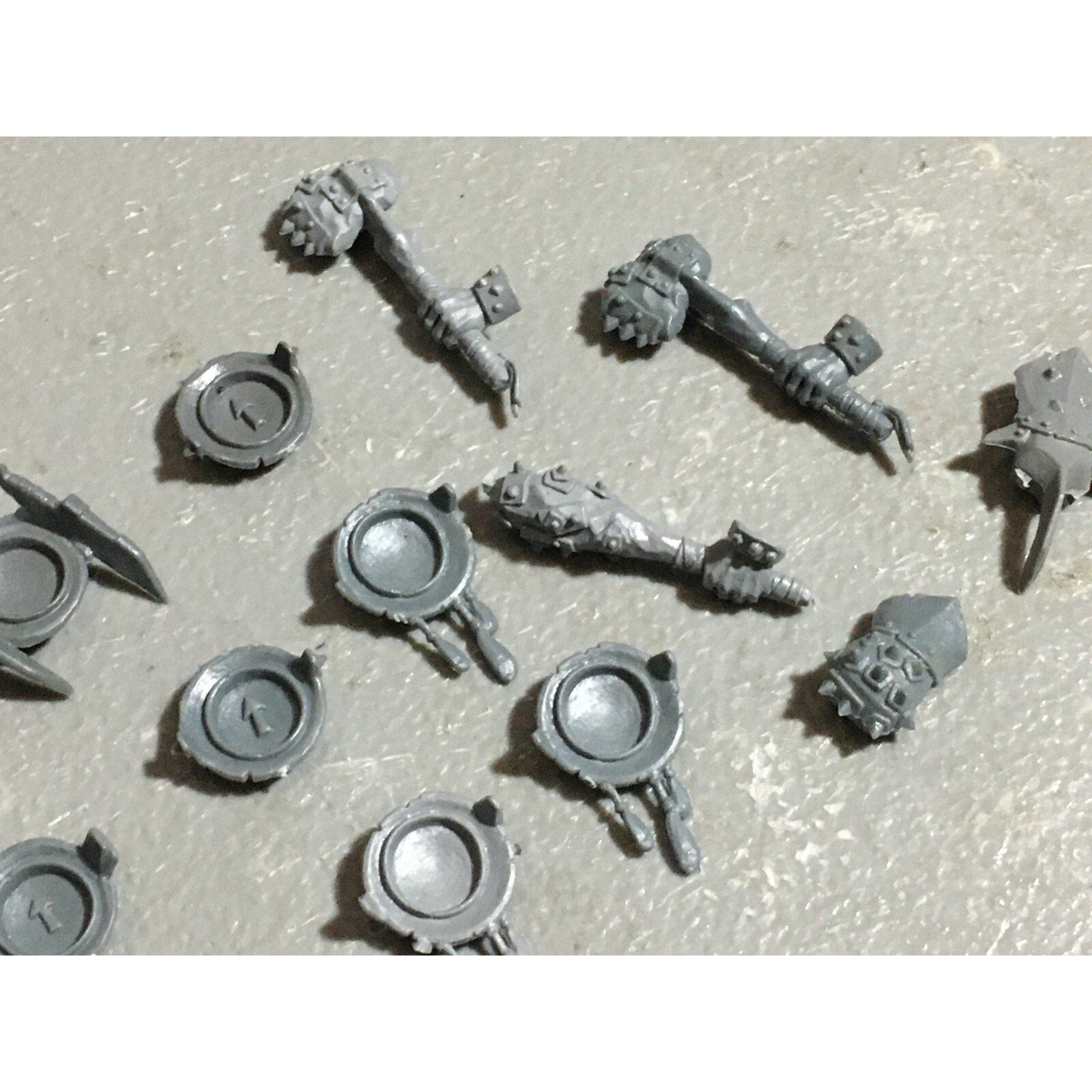 A22584 WARHAMMER FANTASY OGRE KINGDOMS BITS LOT HANDS PLATES GAMES WORKSHOP GW