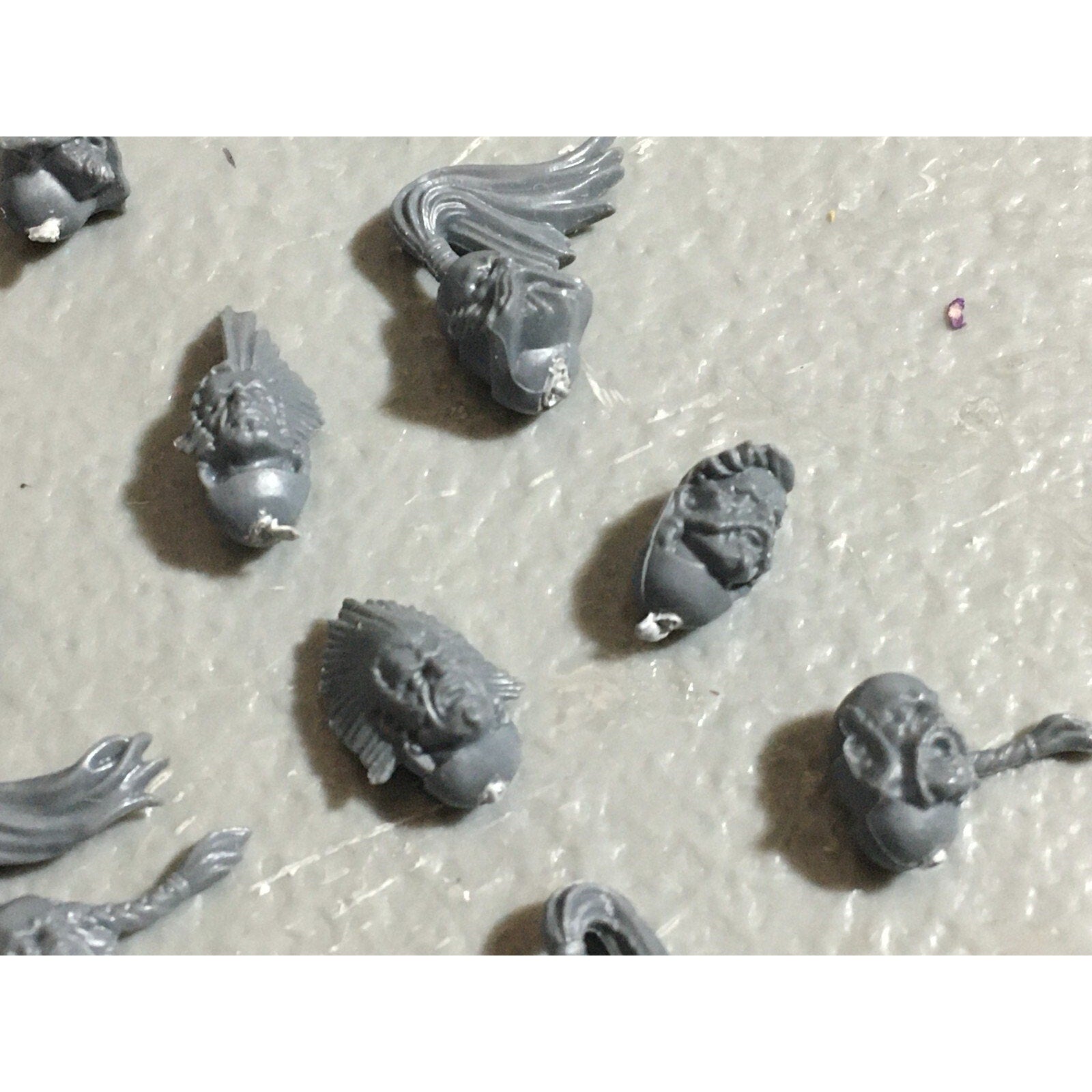 A22545 WARHAMMER 40K SPACE MARINES WOLVES BITS LOT HEADS GAMES WORKSHOP GW