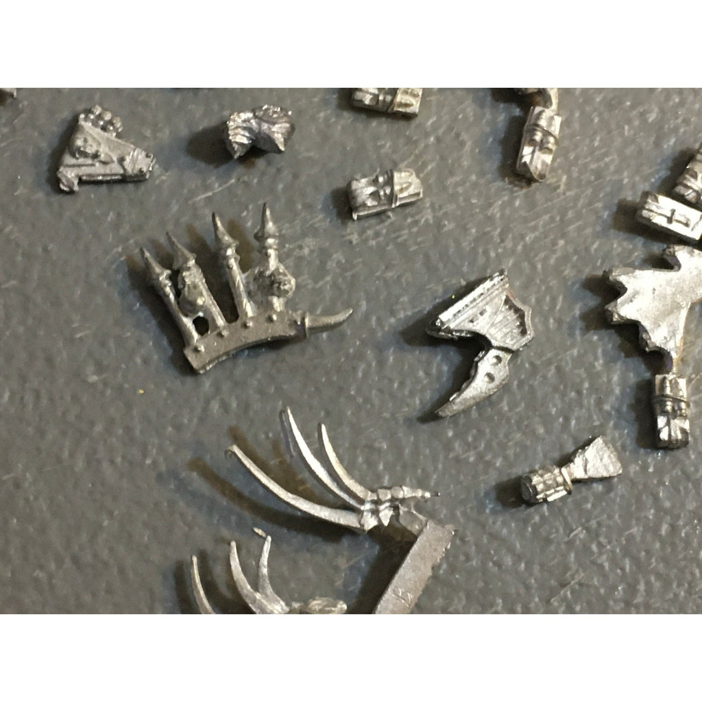A32577 WARHAMMER 40K MIXED RANDOM BITS LOT ALL METAL POUCH HOLSTER GW